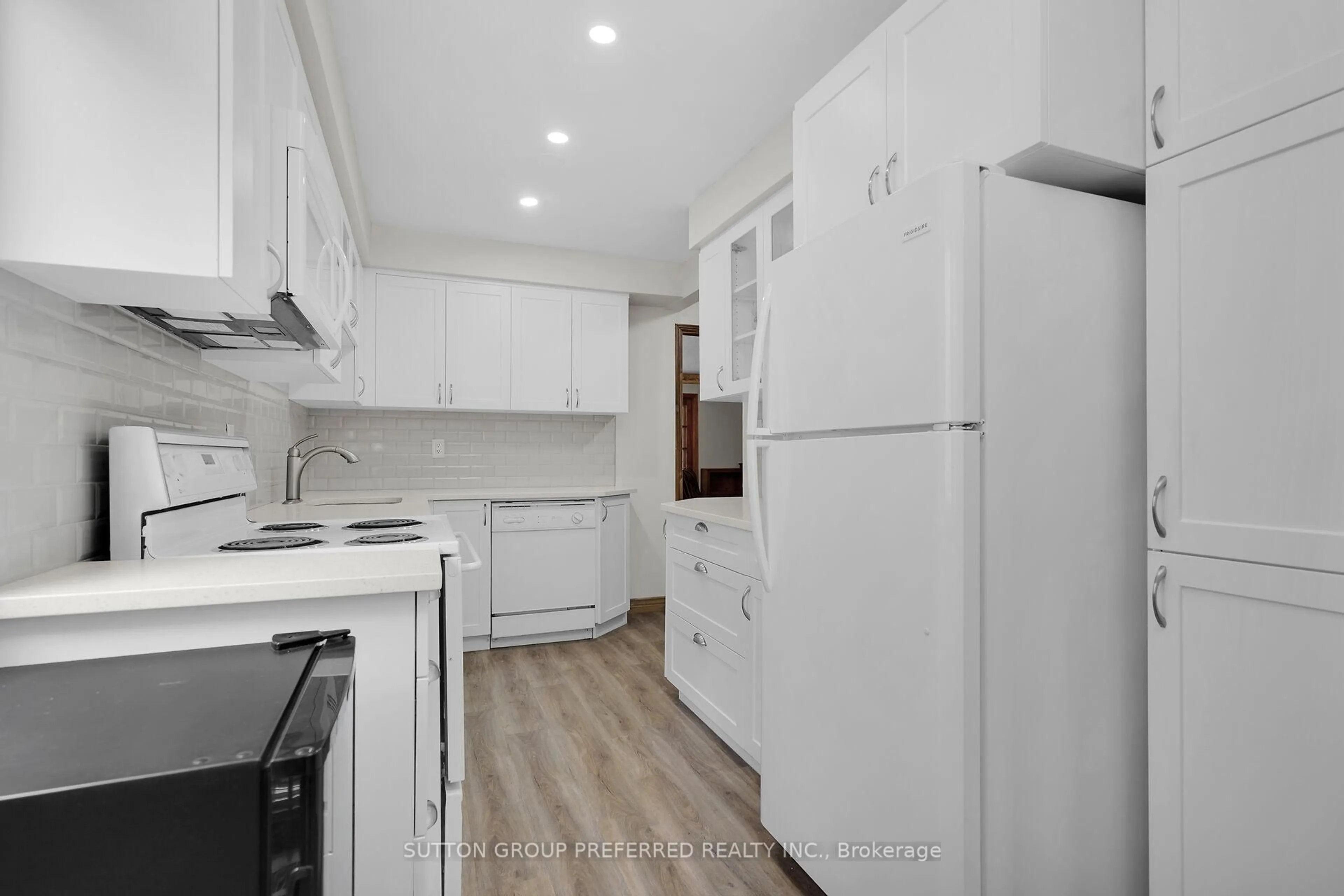 Standard kitchen, unknown for 42 Olympic Cres, London North Ontario N6G 3P6