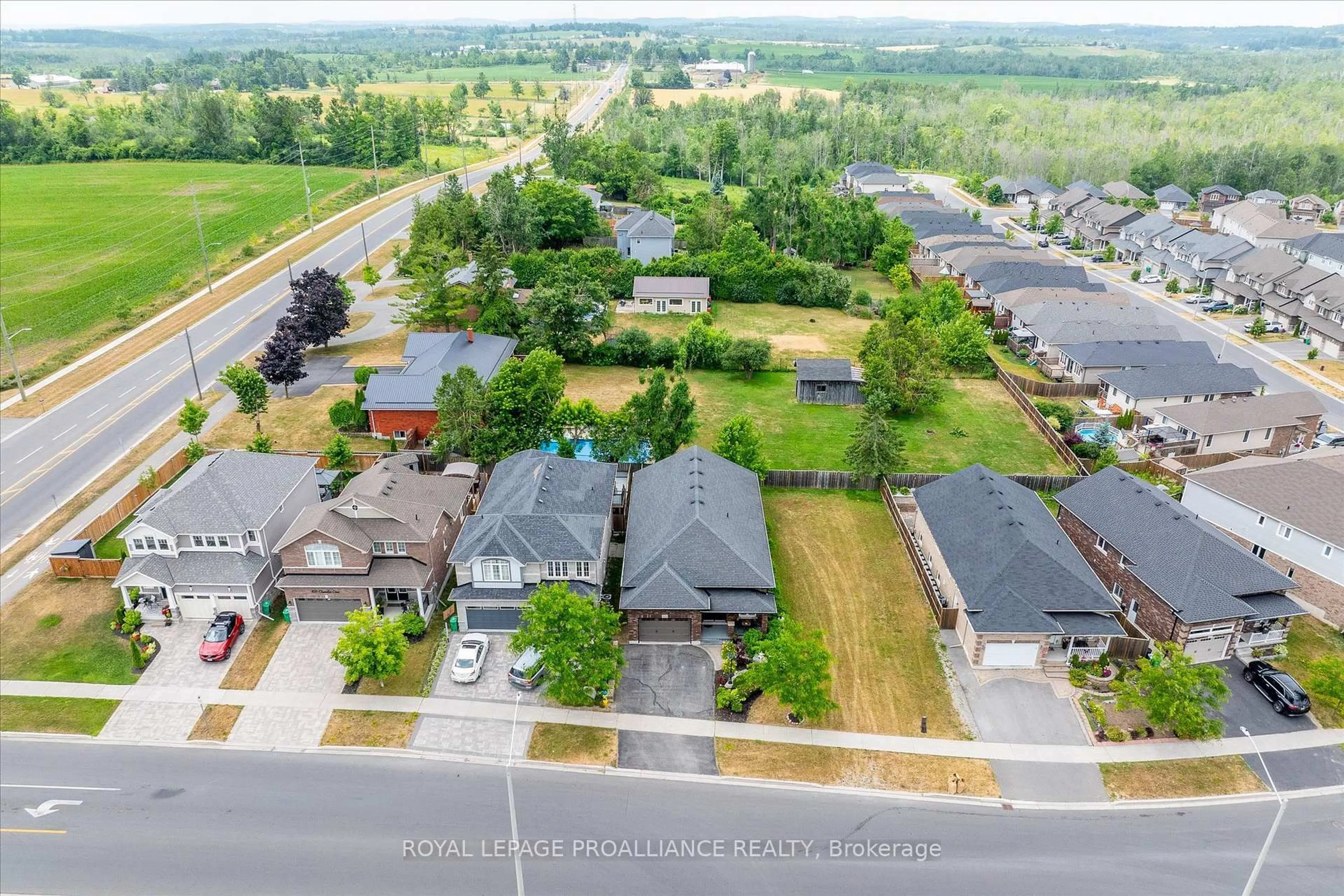 A pic from outside/outdoor area/front of a property/back of a property/a pic from drone, street for 113 CHANDLER Cres, Peterborough North Ontario K9J 0C3