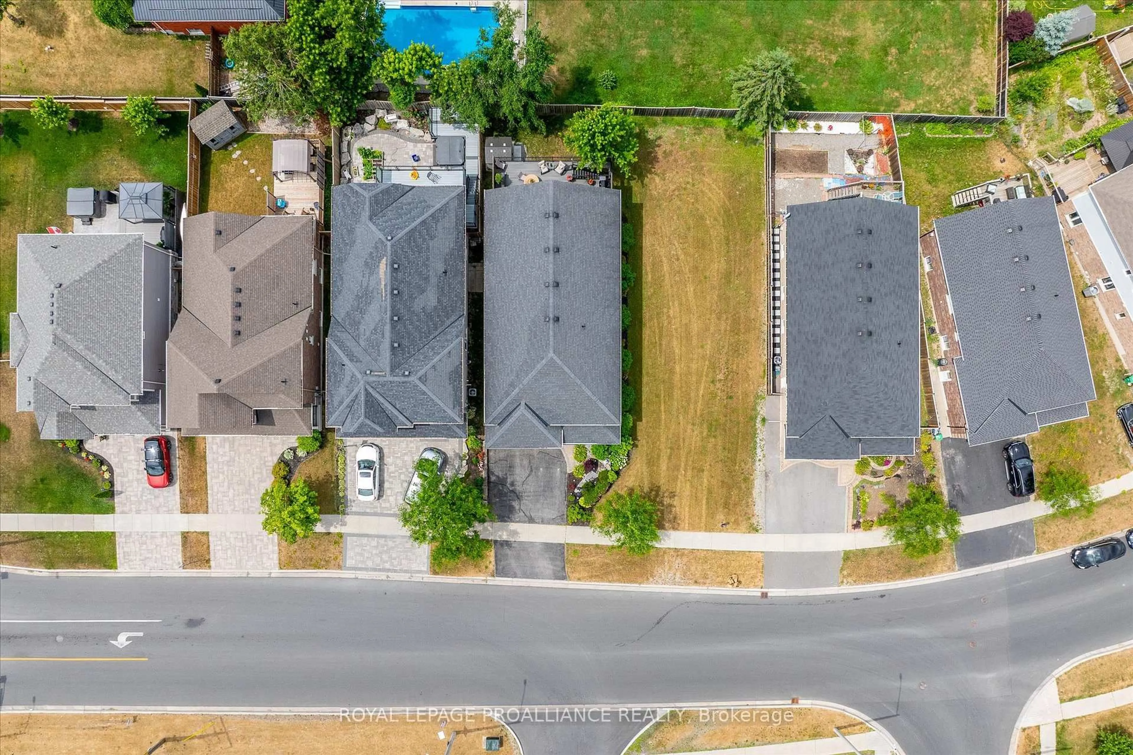 A pic from outside/outdoor area/front of a property/back of a property/a pic from drone, street for 113 CHANDLER Cres, Peterborough North Ontario K9J 0C3