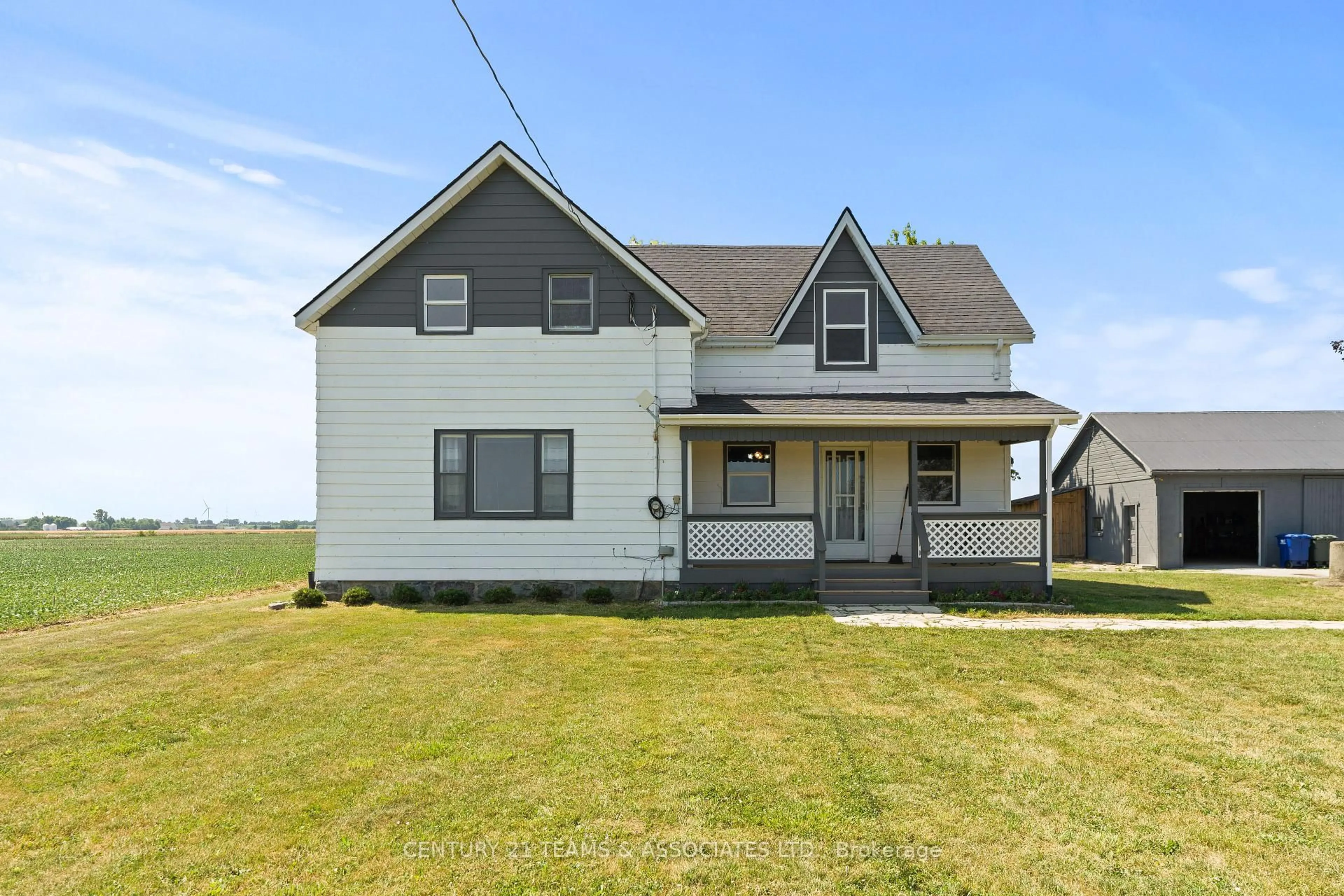 Home with vinyl exterior material, building for 5845 Lakeshore Road 305, Lakeshore Ontario N0P 1J0