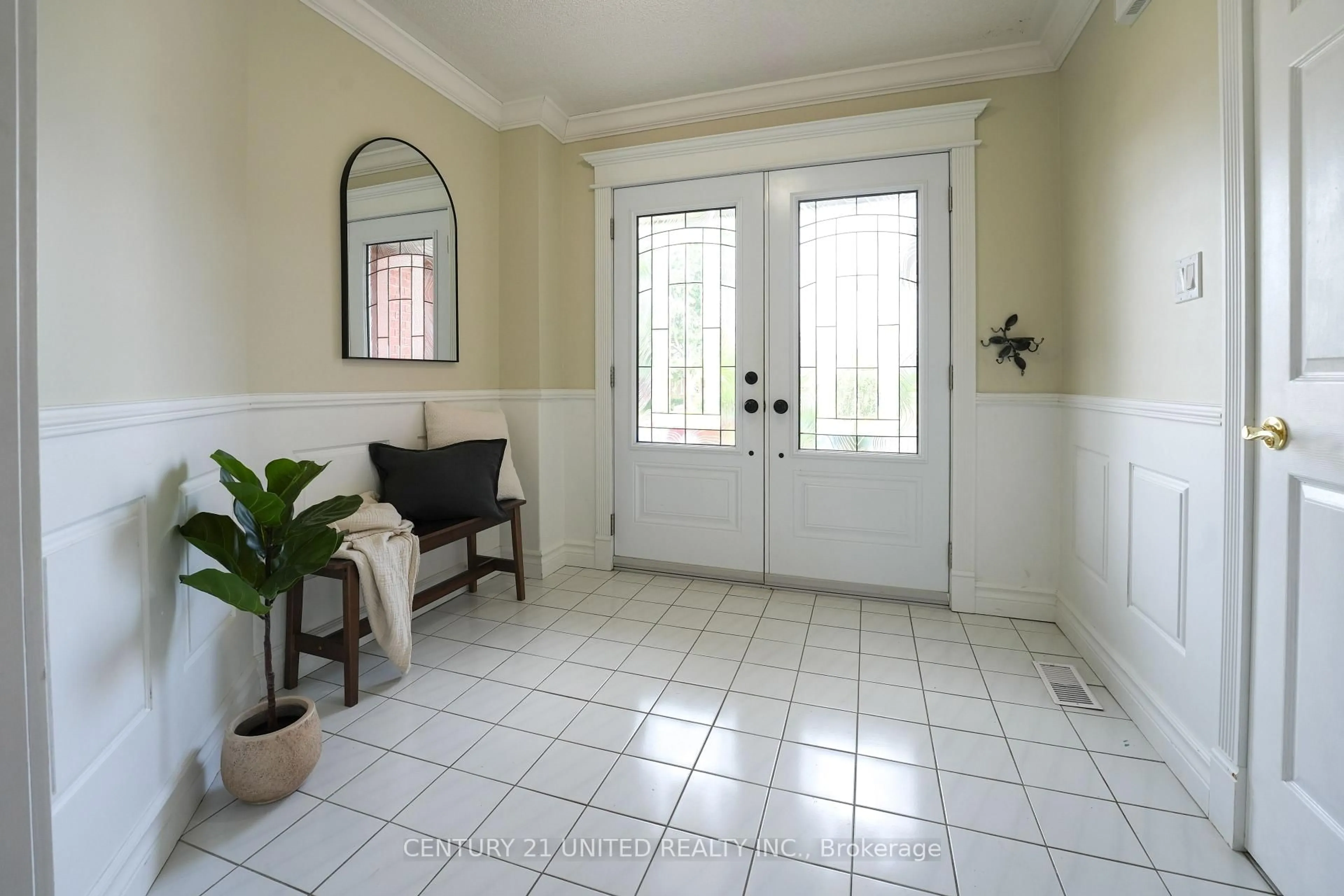 Indoor entryway for 569 Westman Ave, Peterborough West Ontario K9K 2H3