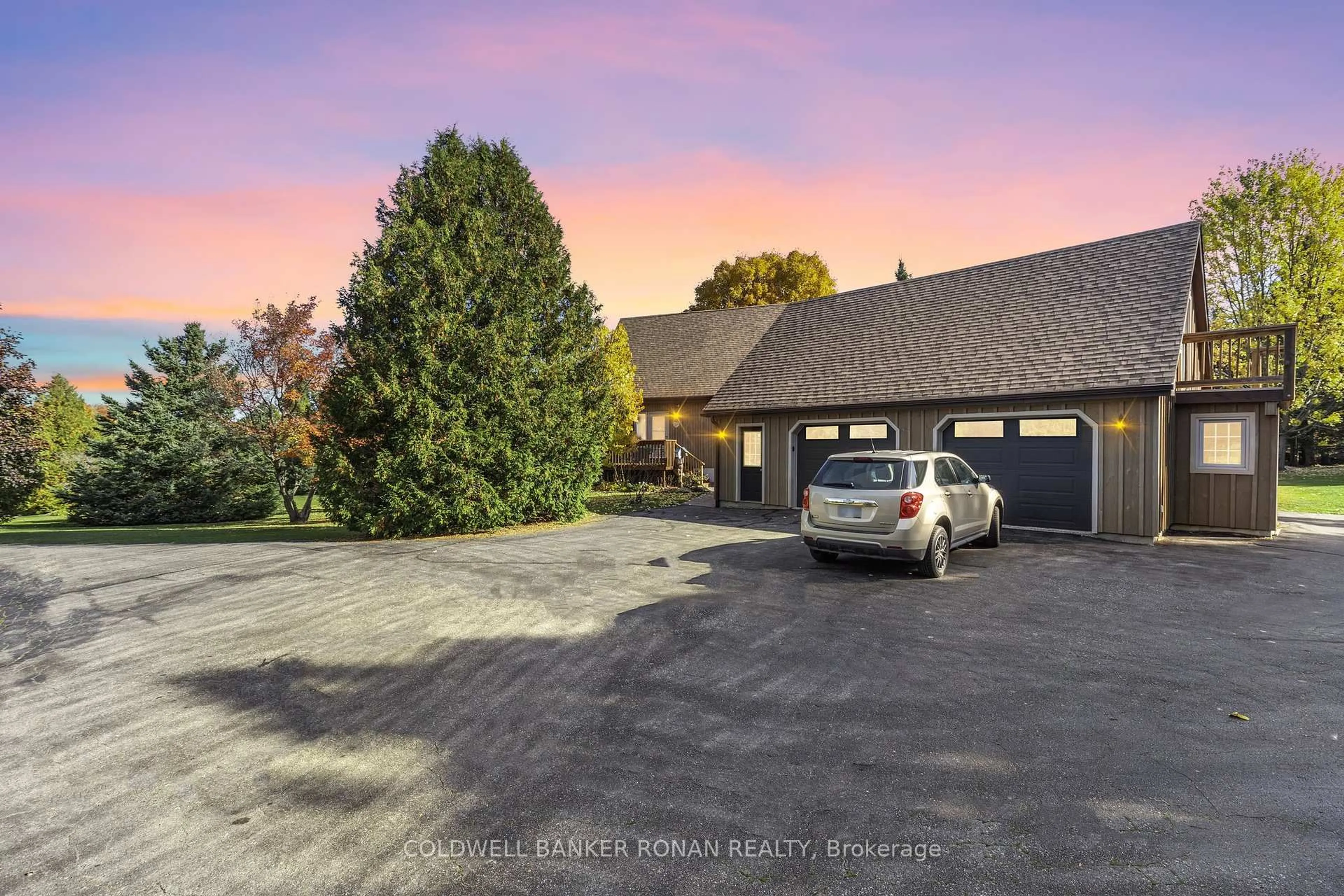 A pic from outside/outdoor area/front of a property/back of a property/a pic from drone, mountain view for 20 Mountainview Rd, Mulmur Ontario L9V 3H5