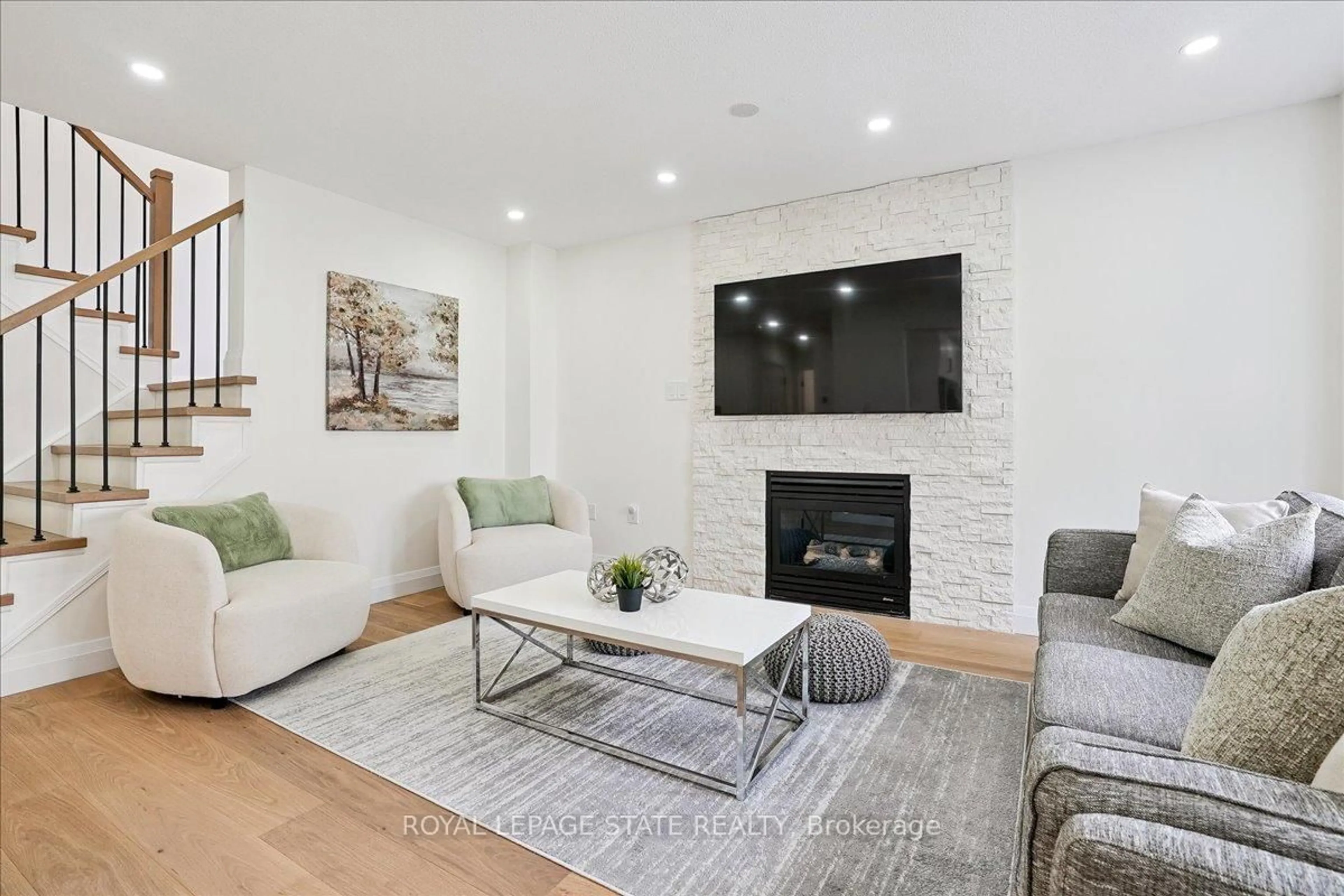 Living room with furniture, unknown for 54 Ivybridge Dr, Hamilton Ontario L8E 0A4