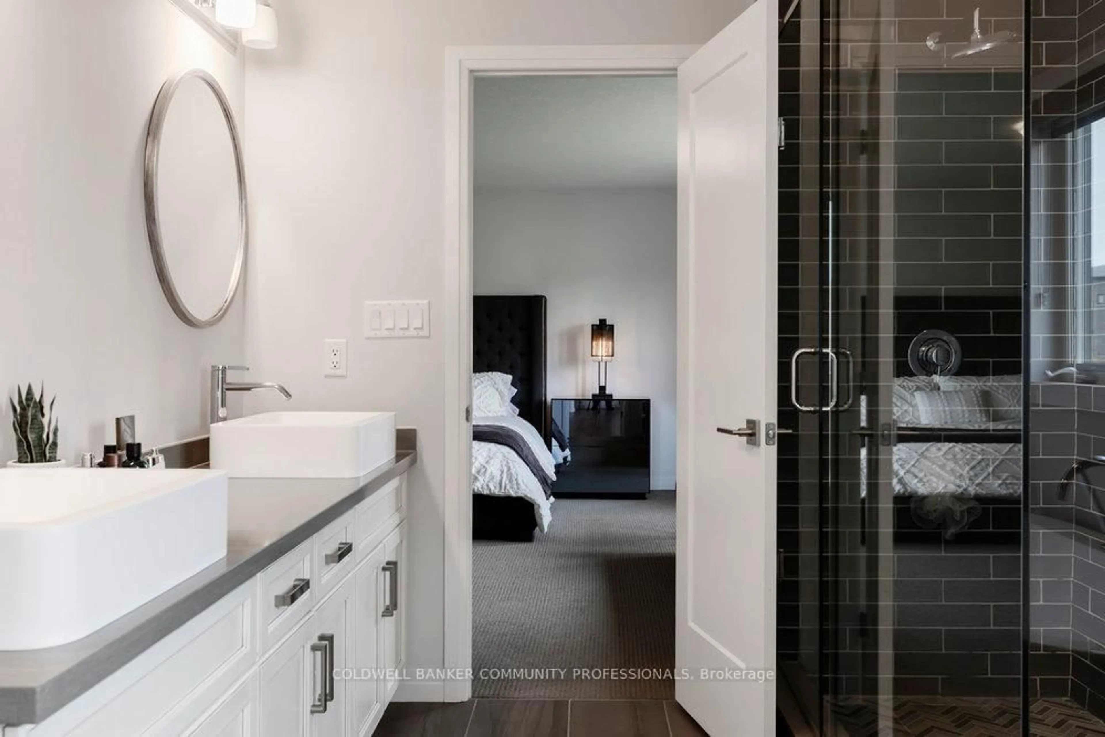 Contemporary bathroom, ceramic/tile floor for 102 Greenwich Ave, Hamilton Ontario L8J 0L6
