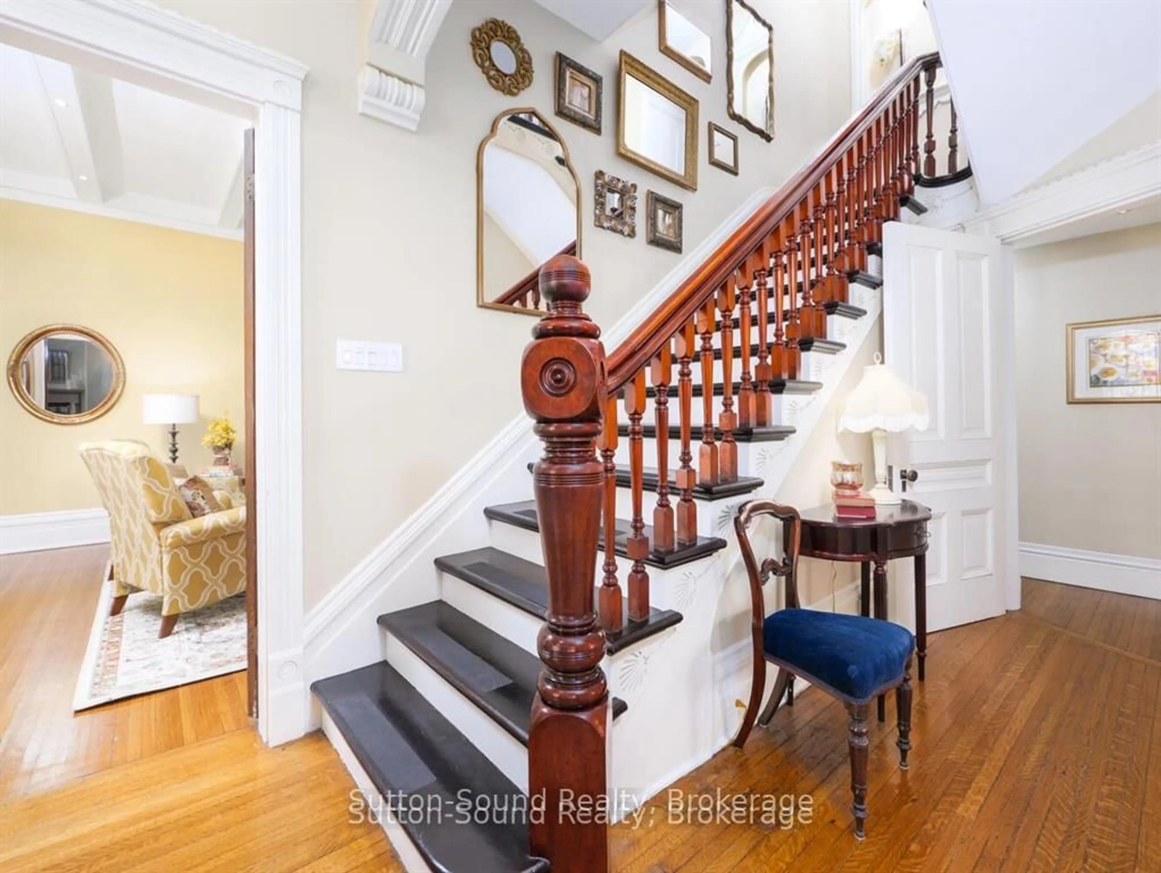 Indoor entryway for 932 3RD Ave, Owen Sound Ontario N4K 4P6