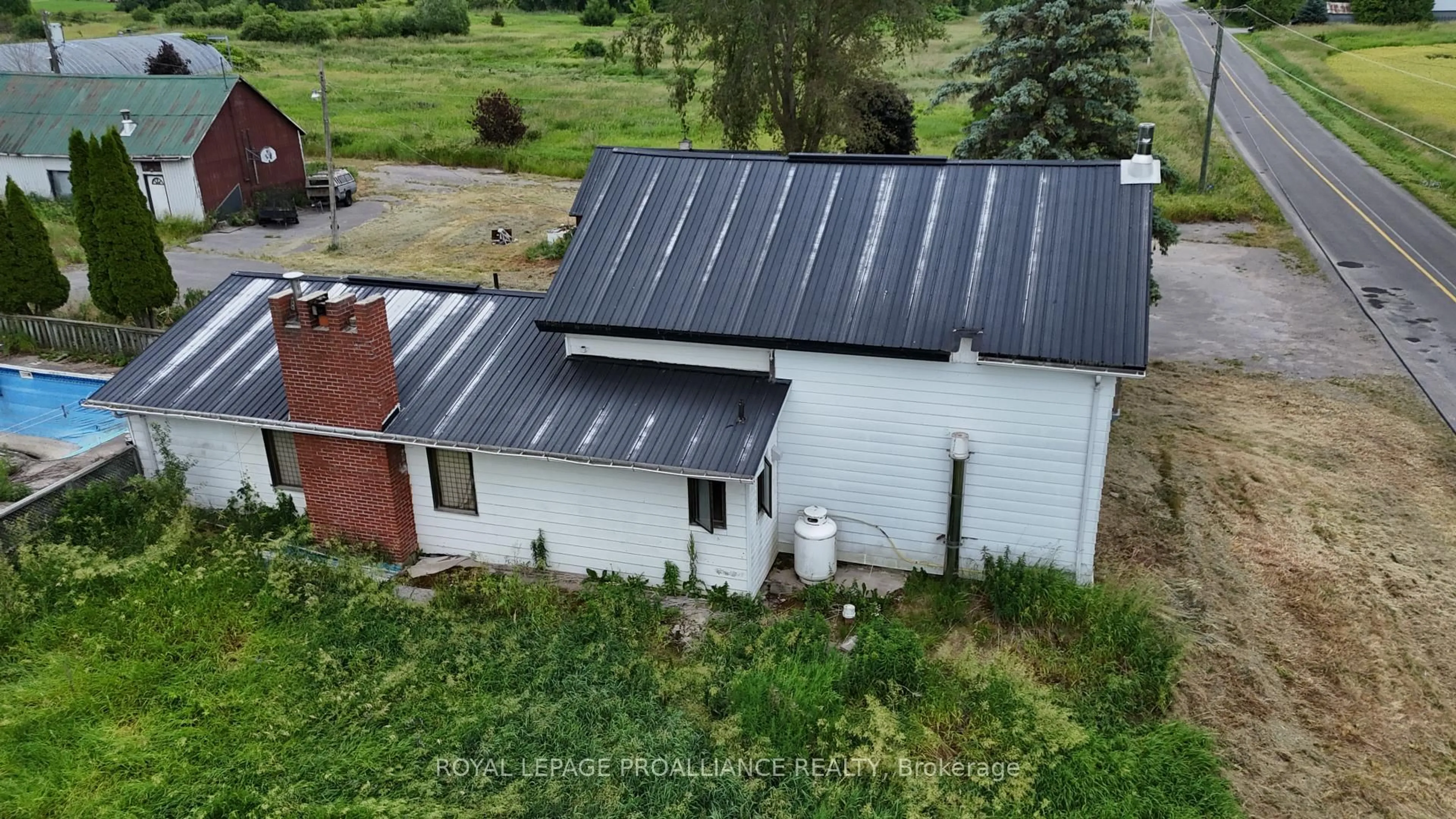 A pic from outside/outdoor area/front of a property/back of a property/a pic from drone, building for 53 Maple View Rd, Hastings Ontario K0K 2C0