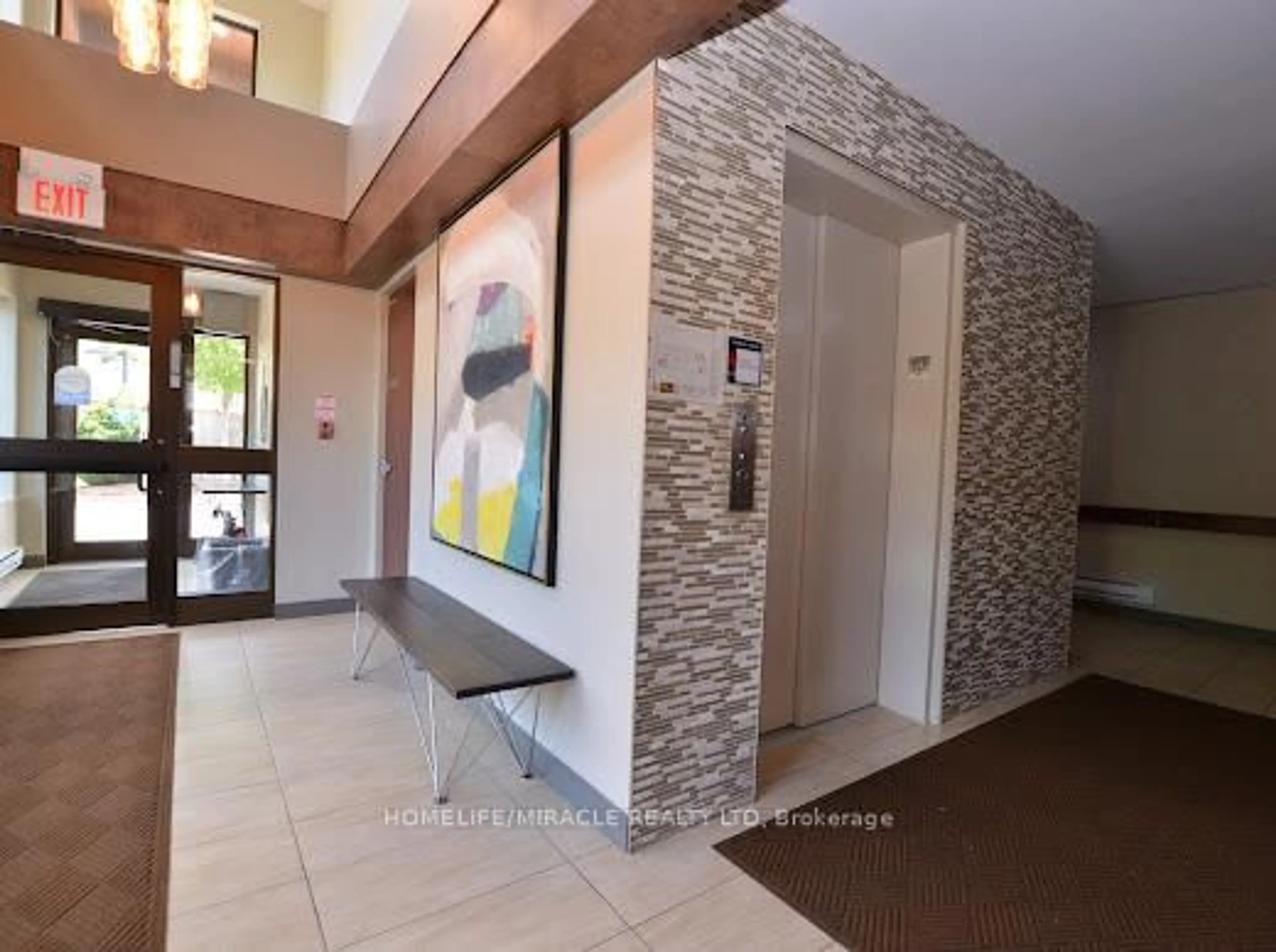 Indoor foyer for 26 Wellington St #105, St. Catharines Ontario L2R 5P8