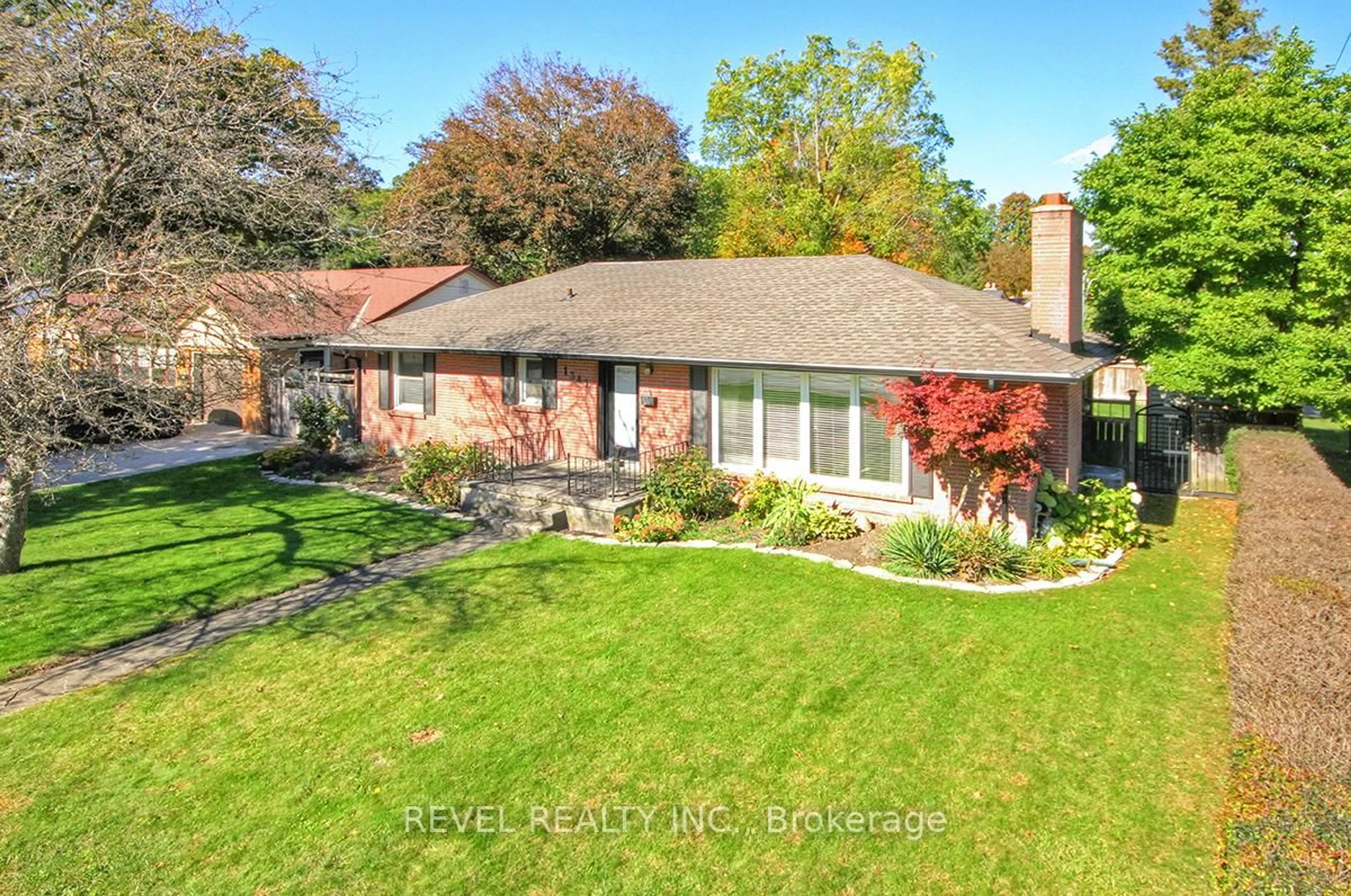 A pic from outside/outdoor area/front of a property/back of a property/a pic from drone, water/lake/river/ocean view for 1341 Byron Baseline Rd, London South Ontario N6K 2E5