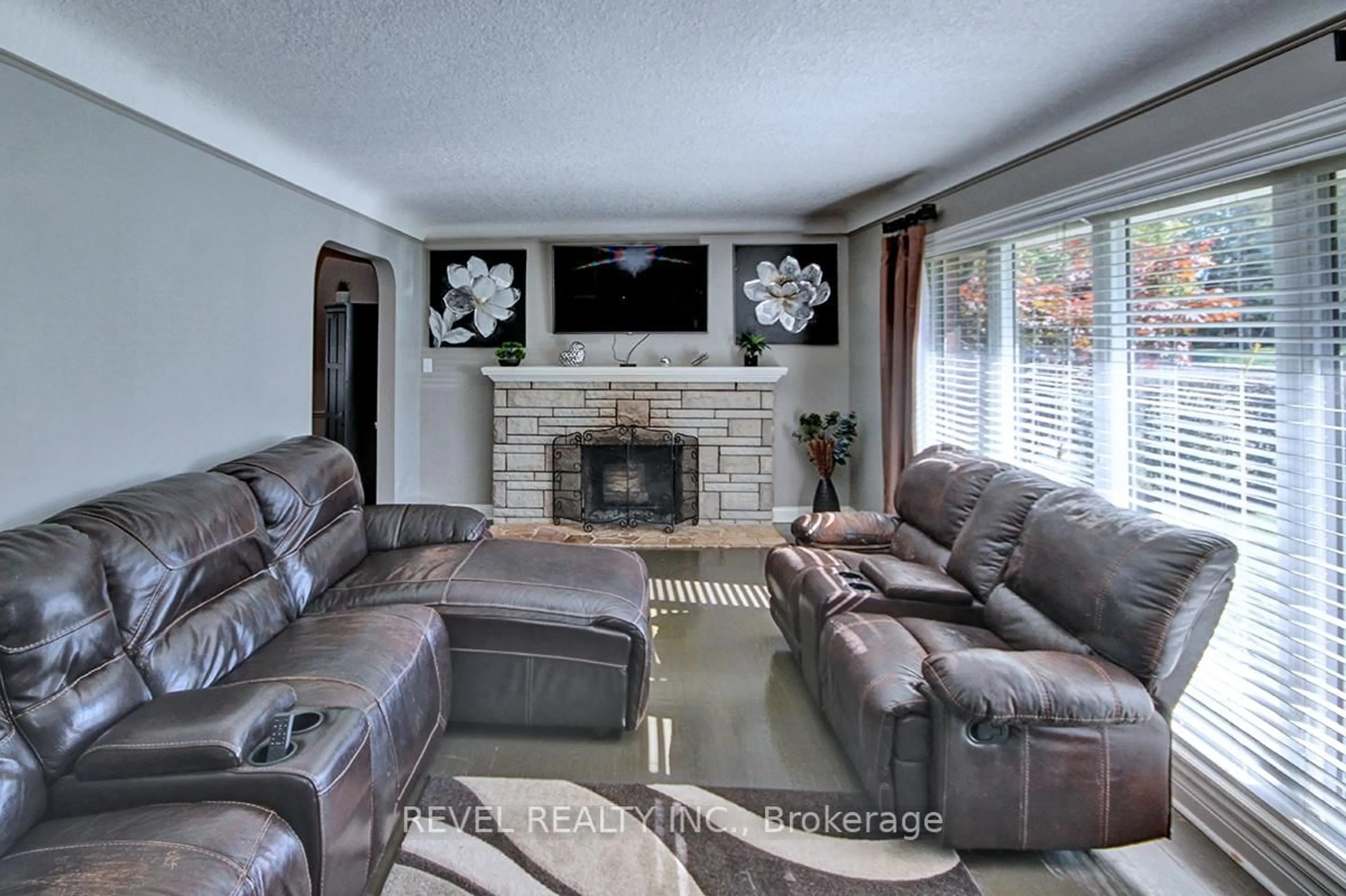 Living room with furniture, unknown for 1341 Byron Baseline Rd, London South Ontario N6K 2E5