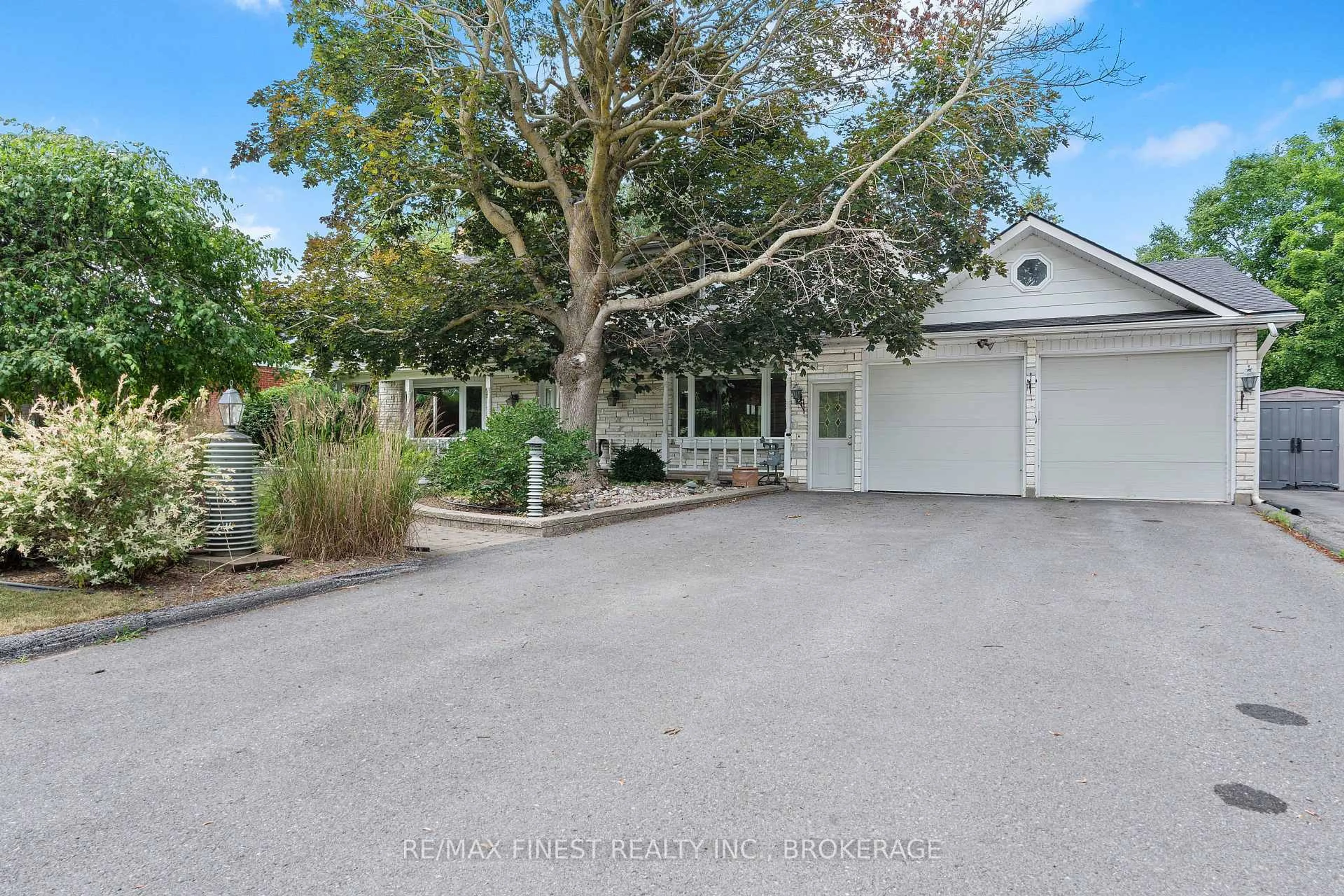 A pic from outside/outdoor area/front of a property/back of a property/a pic from drone, street for 1021 Sydenham Rd, Kingston Ontario K7M 3L8