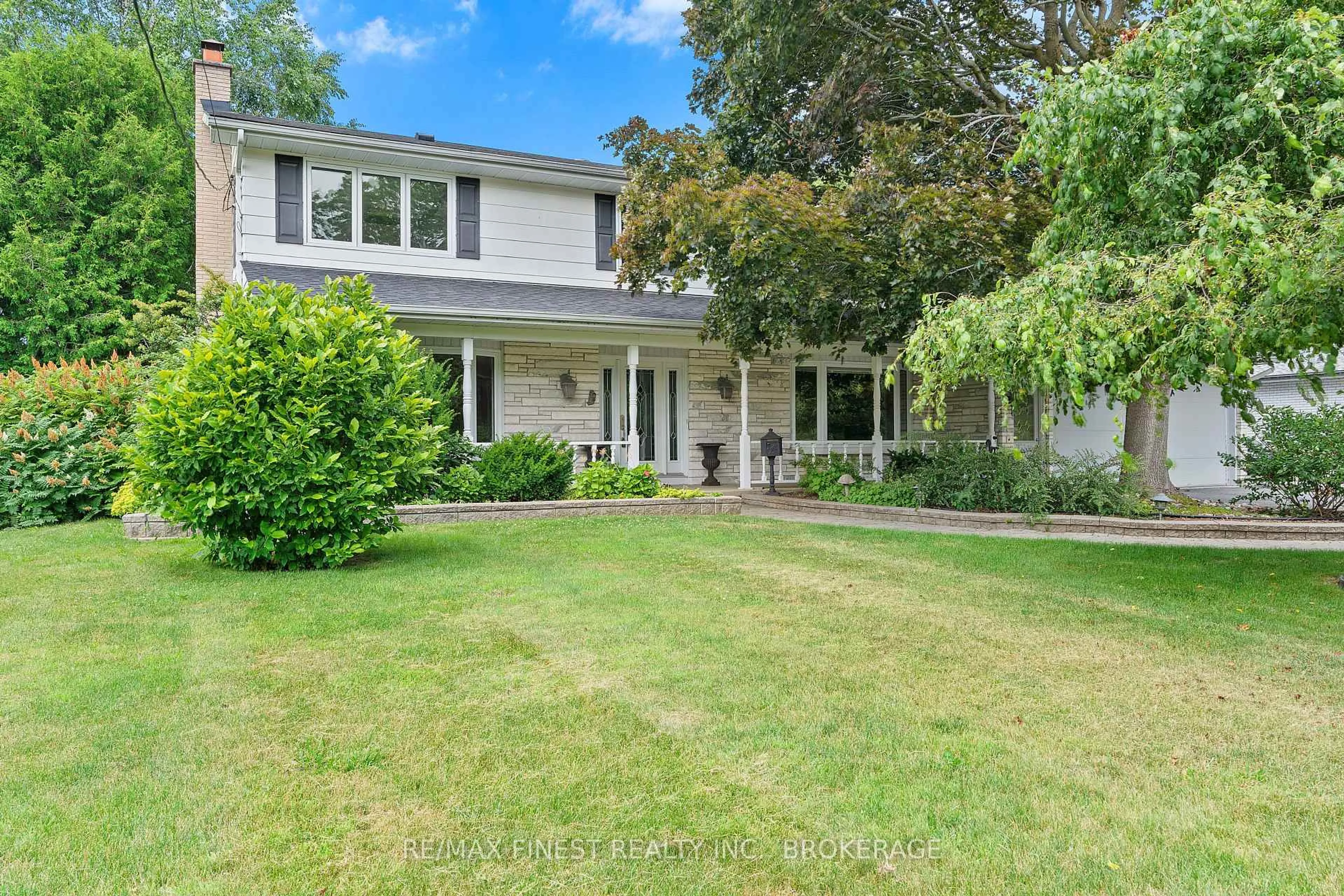 A pic from outside/outdoor area/front of a property/back of a property/a pic from drone, street for 1021 Sydenham Rd, Kingston Ontario K7M 3L8