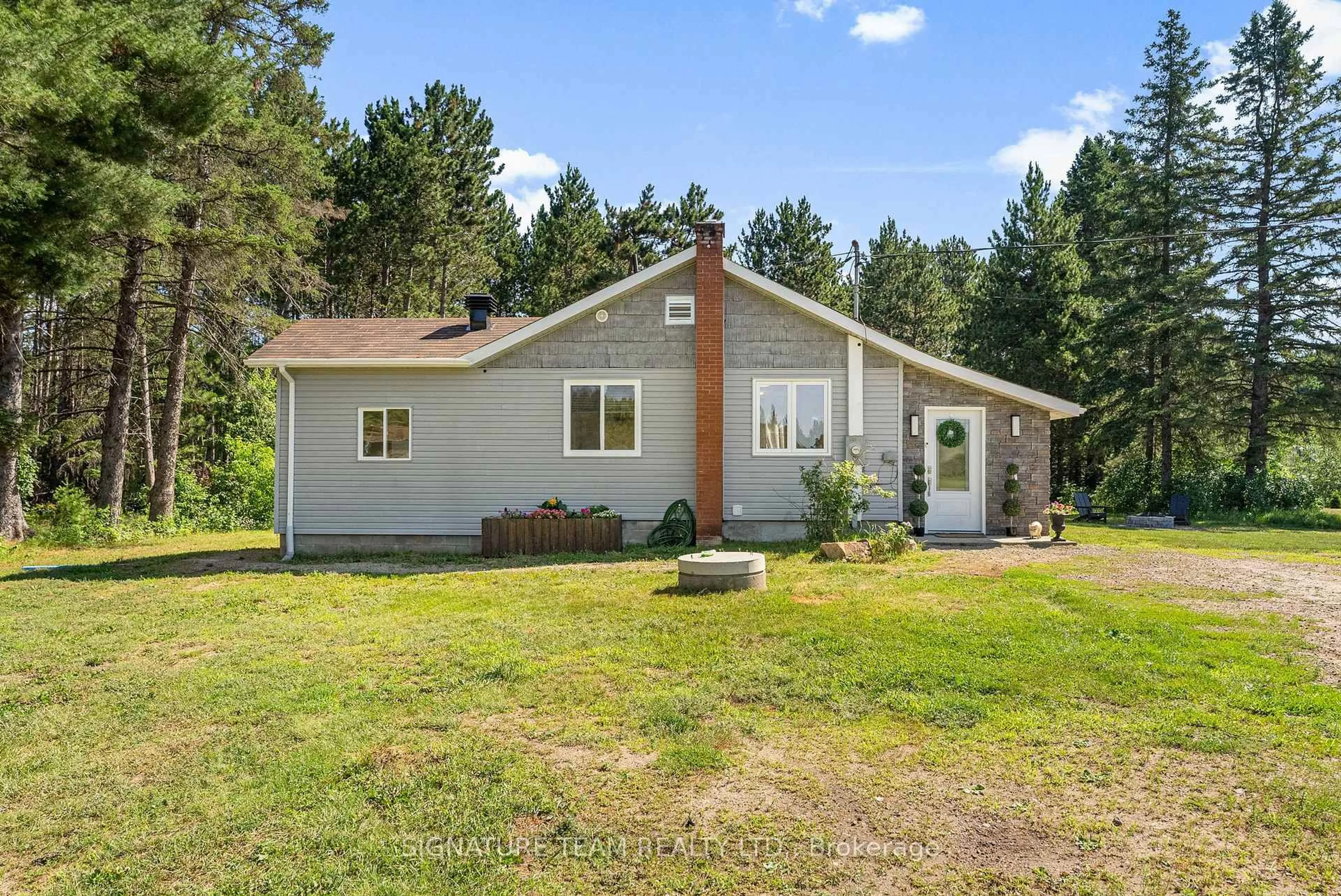 Home with vinyl exterior material, unknown for 136 Sunrise Rd, Killaloe Ontario K0J 2A0