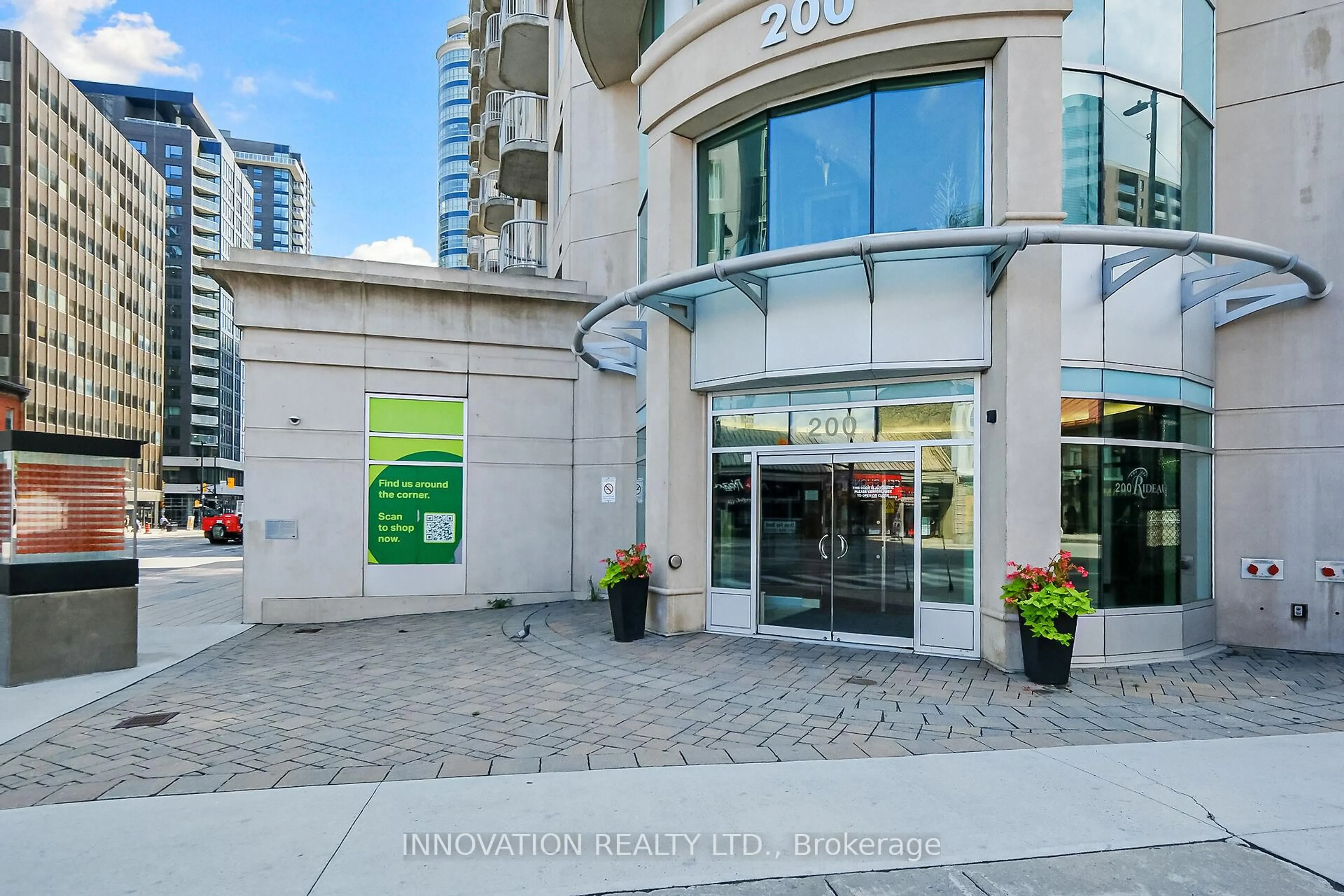 Indoor foyer for 200 Rideau St #906, Ottawa Ontario K1N 5Y1