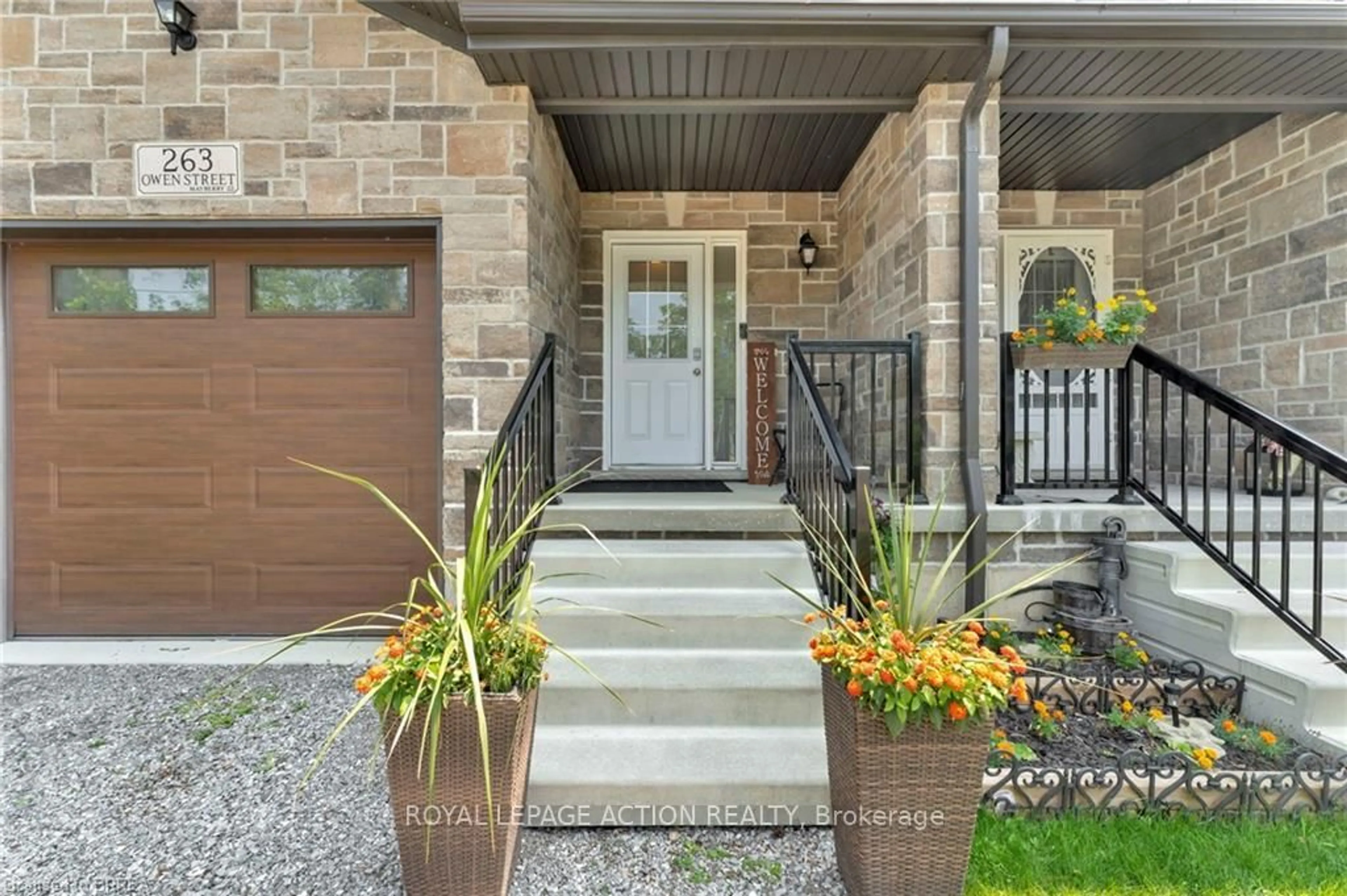 Indoor entryway for 263 Owen St, Norfolk Ontario N3Y 2V3