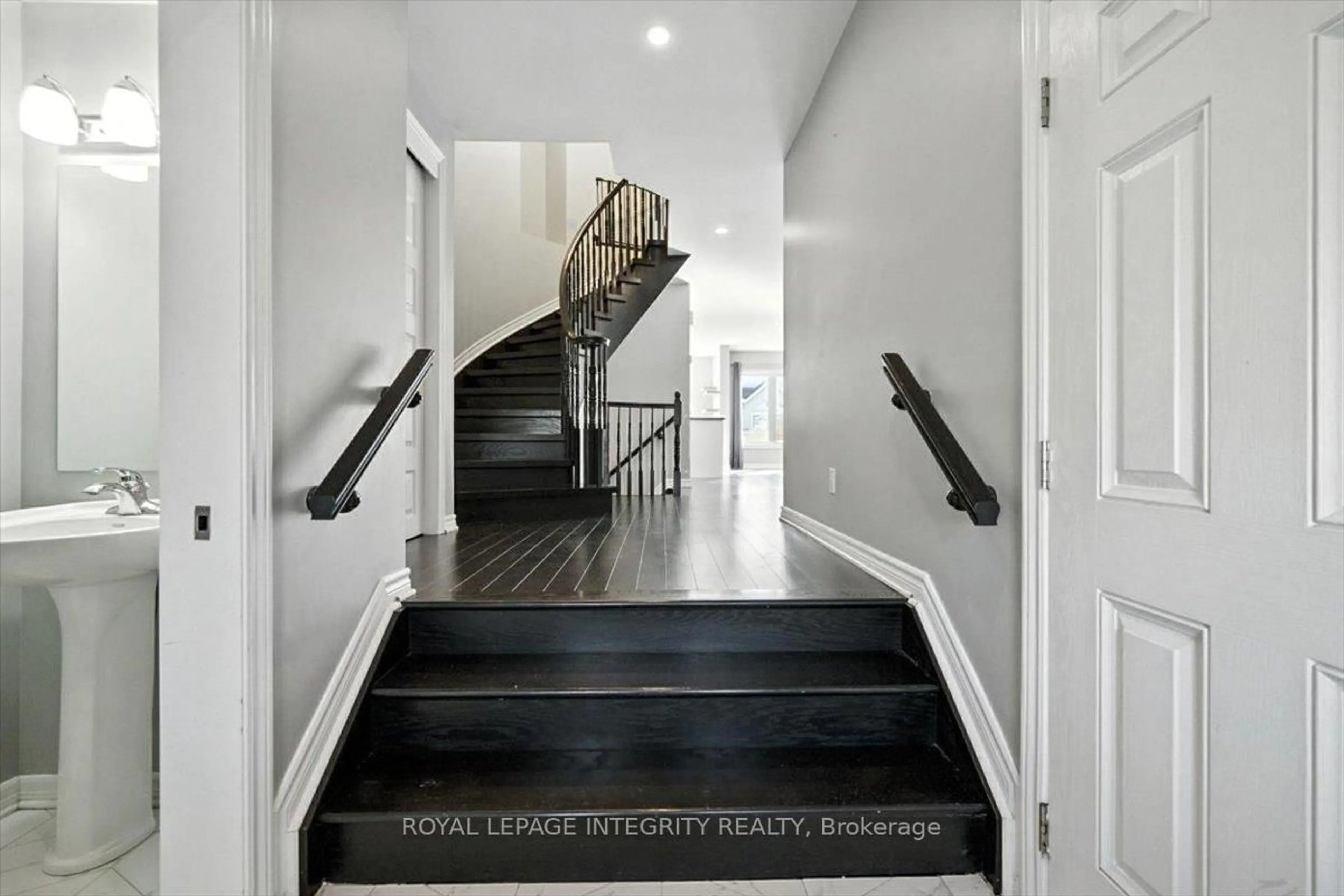 Unknown for 748 Morningstar Way, Ottawa Ontario K1W 0G6