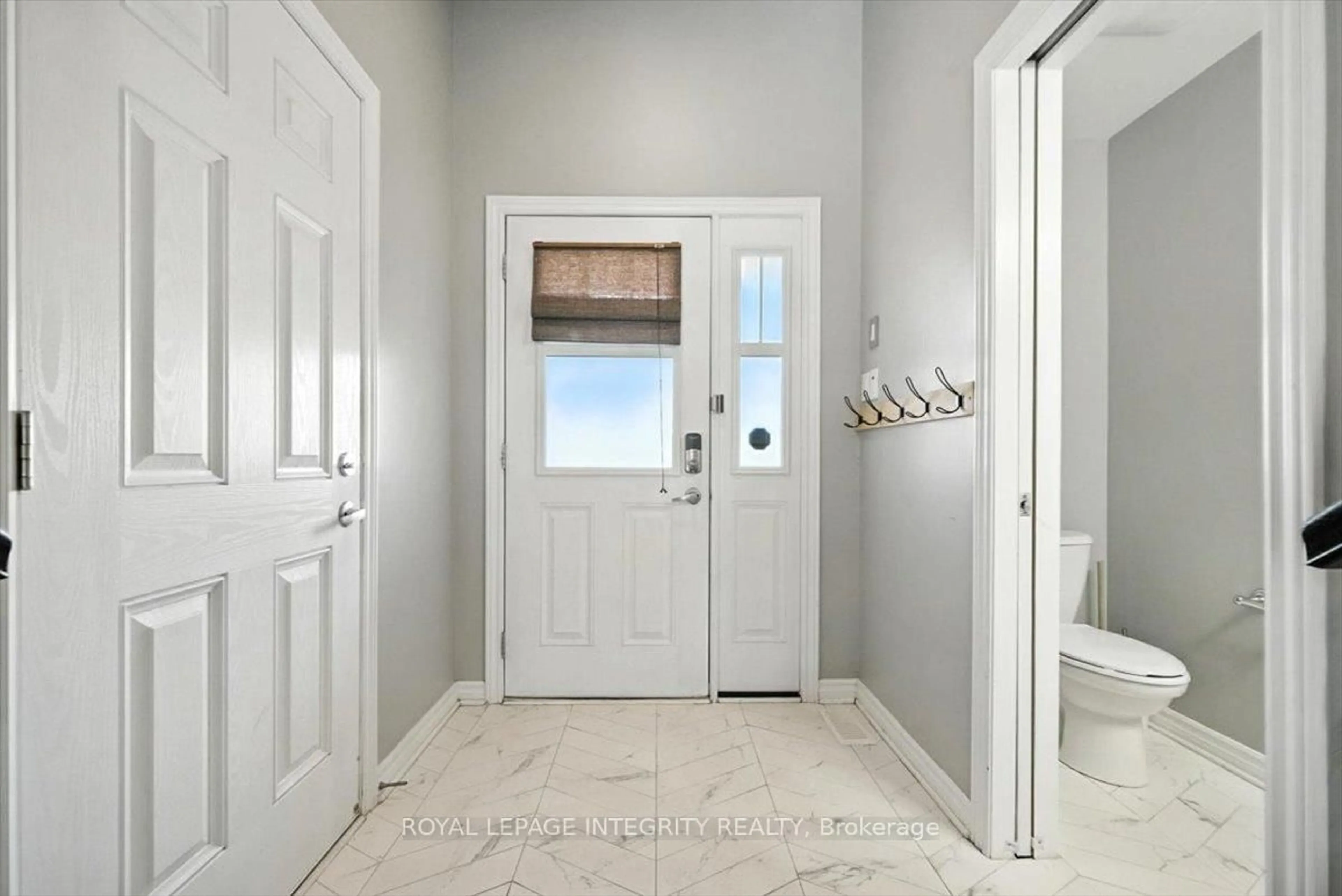Indoor entryway for 748 Morningstar Way, Ottawa Ontario K1W 0G6