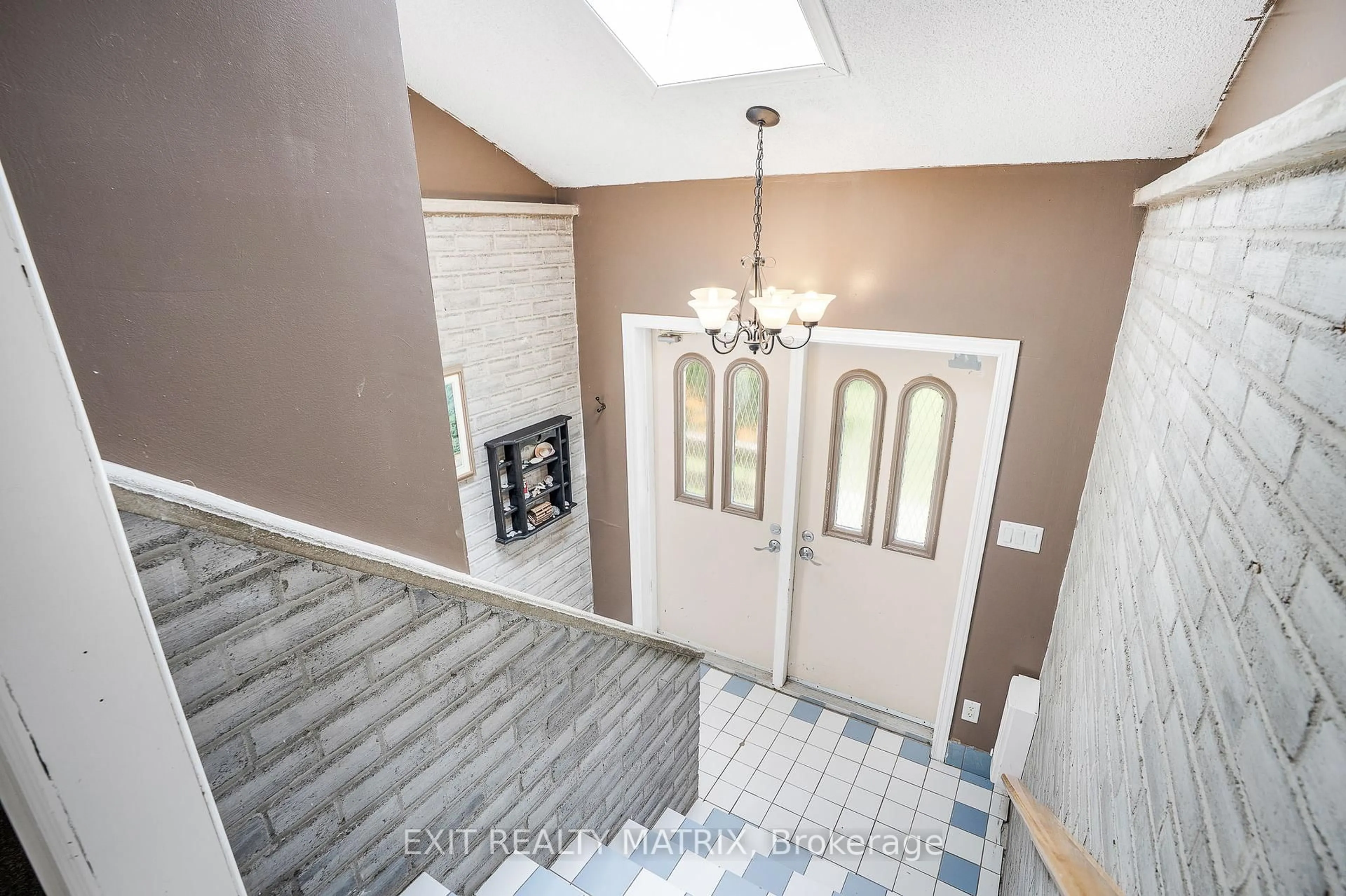 Indoor foyer for 17 Casselman St, North Stormont Ontario K0C 1K0