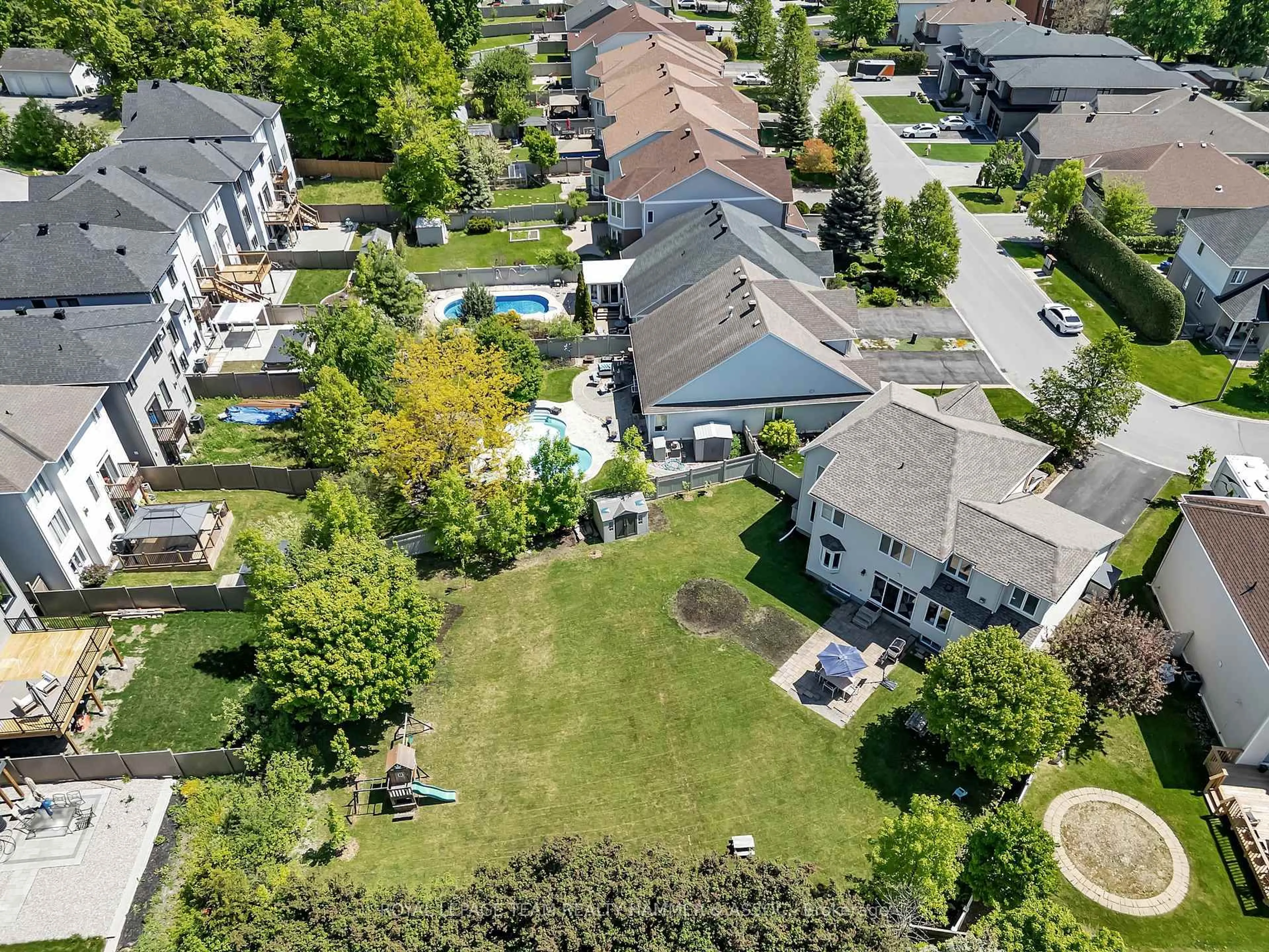 A pic from outside/outdoor area/front of a property/back of a property/a pic from drone, street for 24 Tierney Dr, Ottawa Ontario K2J 4T3