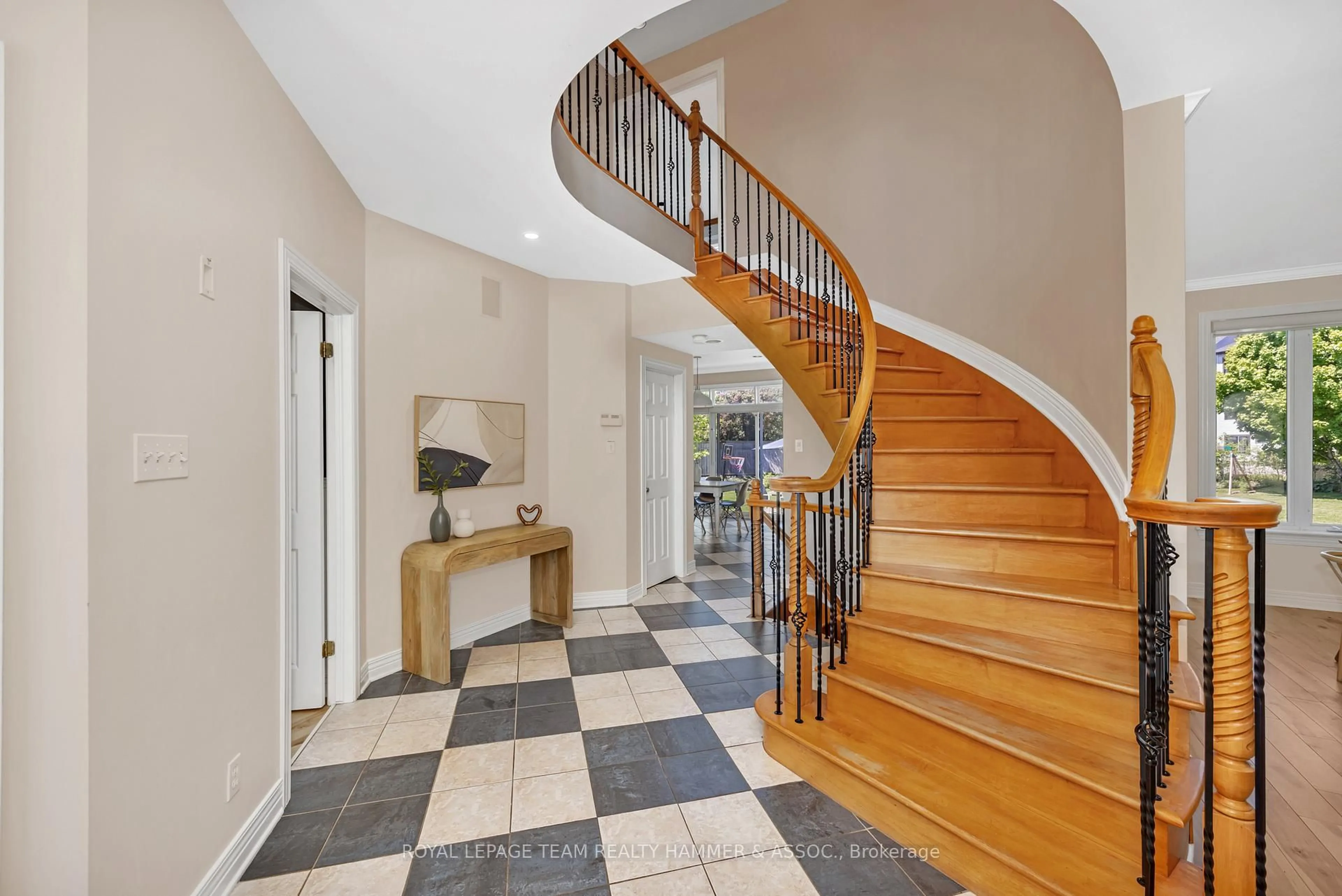 Indoor foyer for 24 Tierney Dr, Ottawa Ontario K2J 4T3