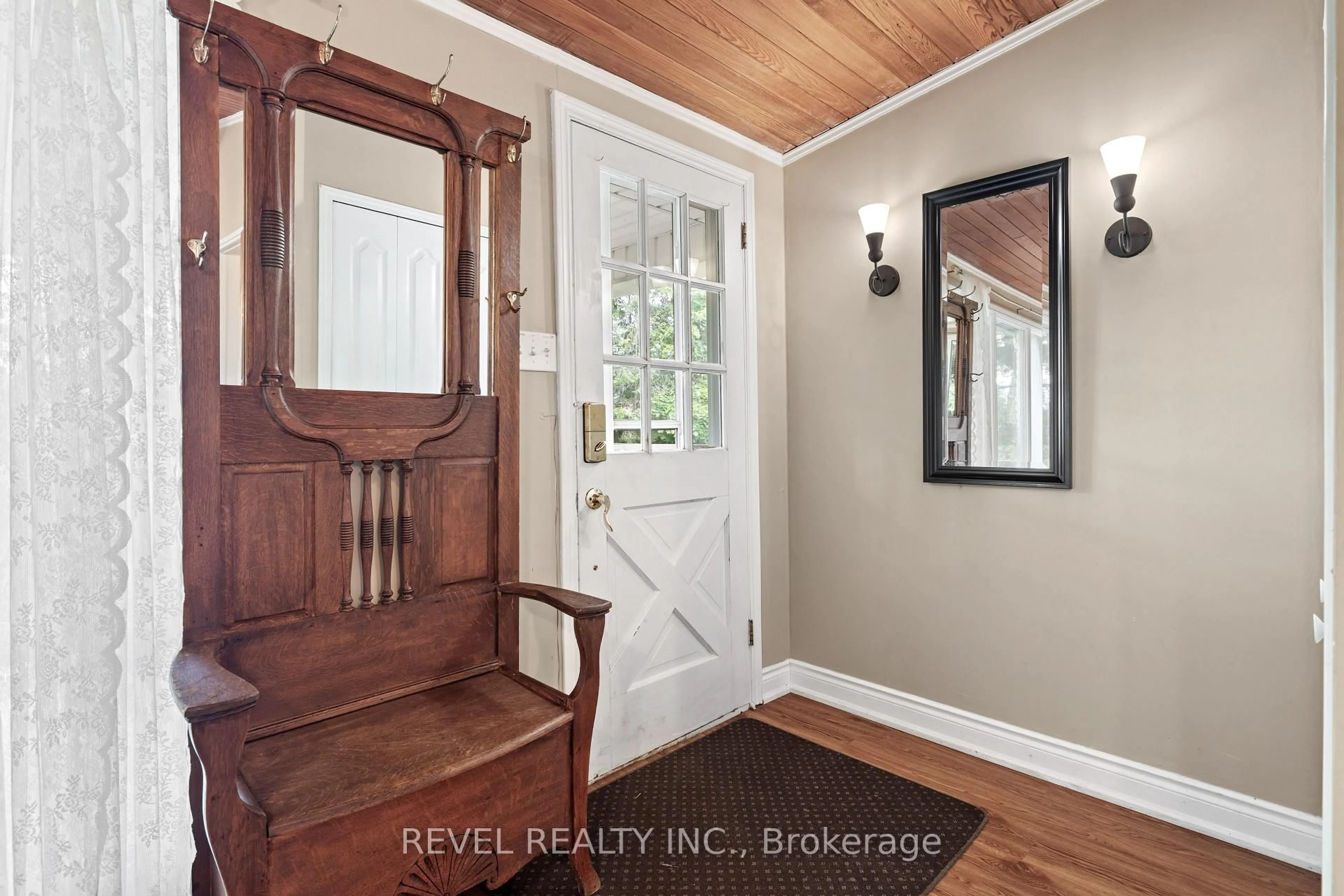 Indoor entryway for 99 Bowen Rd, Kawartha Lakes Ontario K0M 2C0