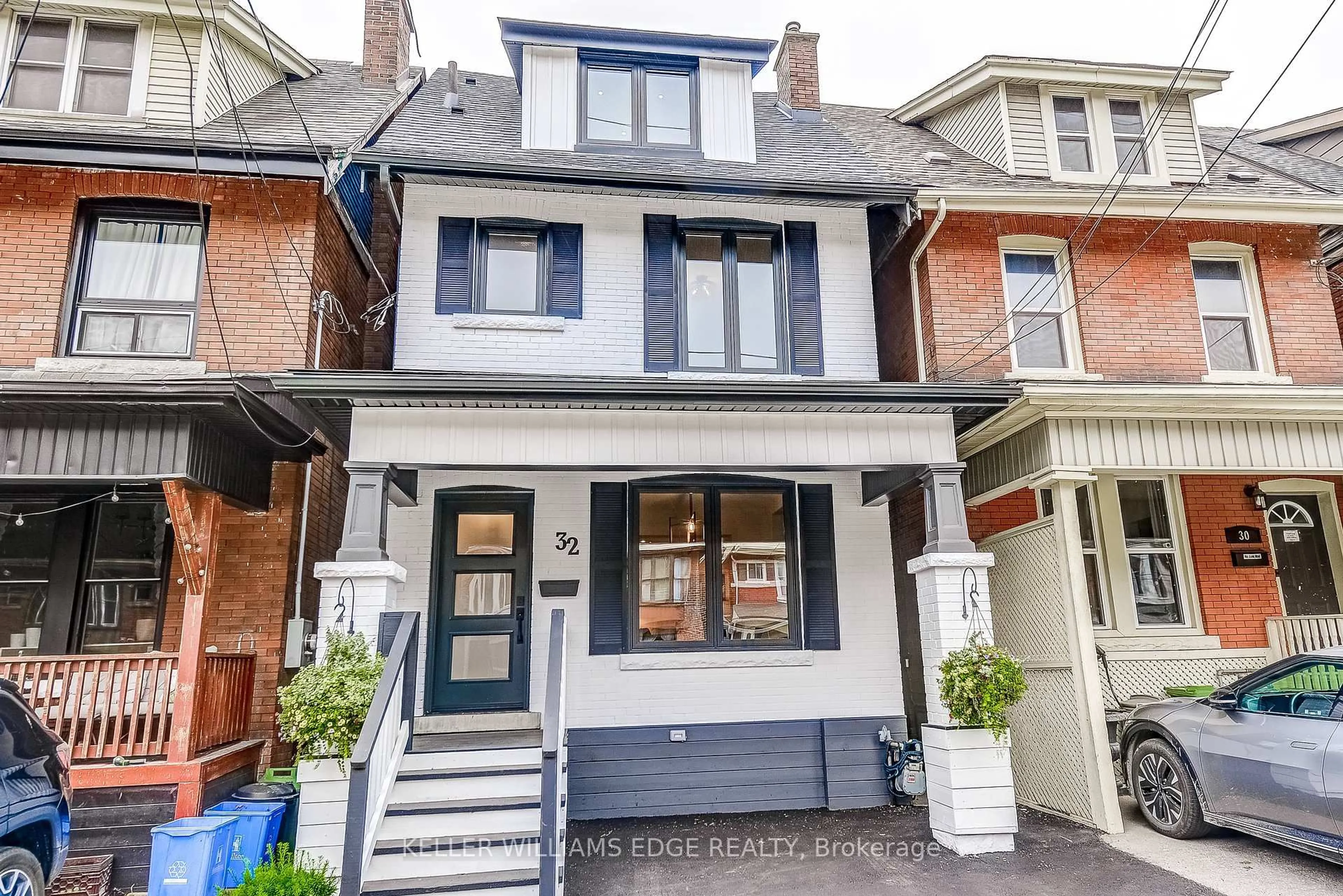 Home with brick exterior material, street for 32 Cumberland Ave, Hamilton Ontario L8M 1Y7