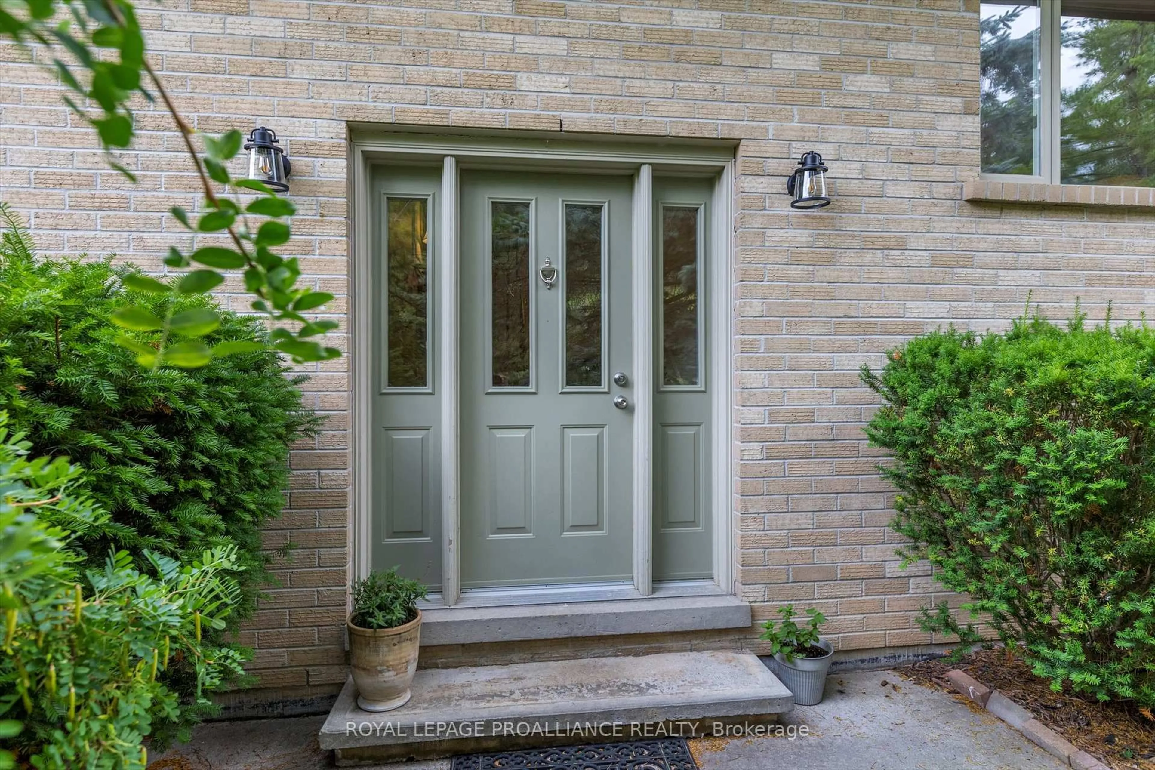 Indoor entryway for 859 County Road 35, Trent Hills Ontario K0L 1L0