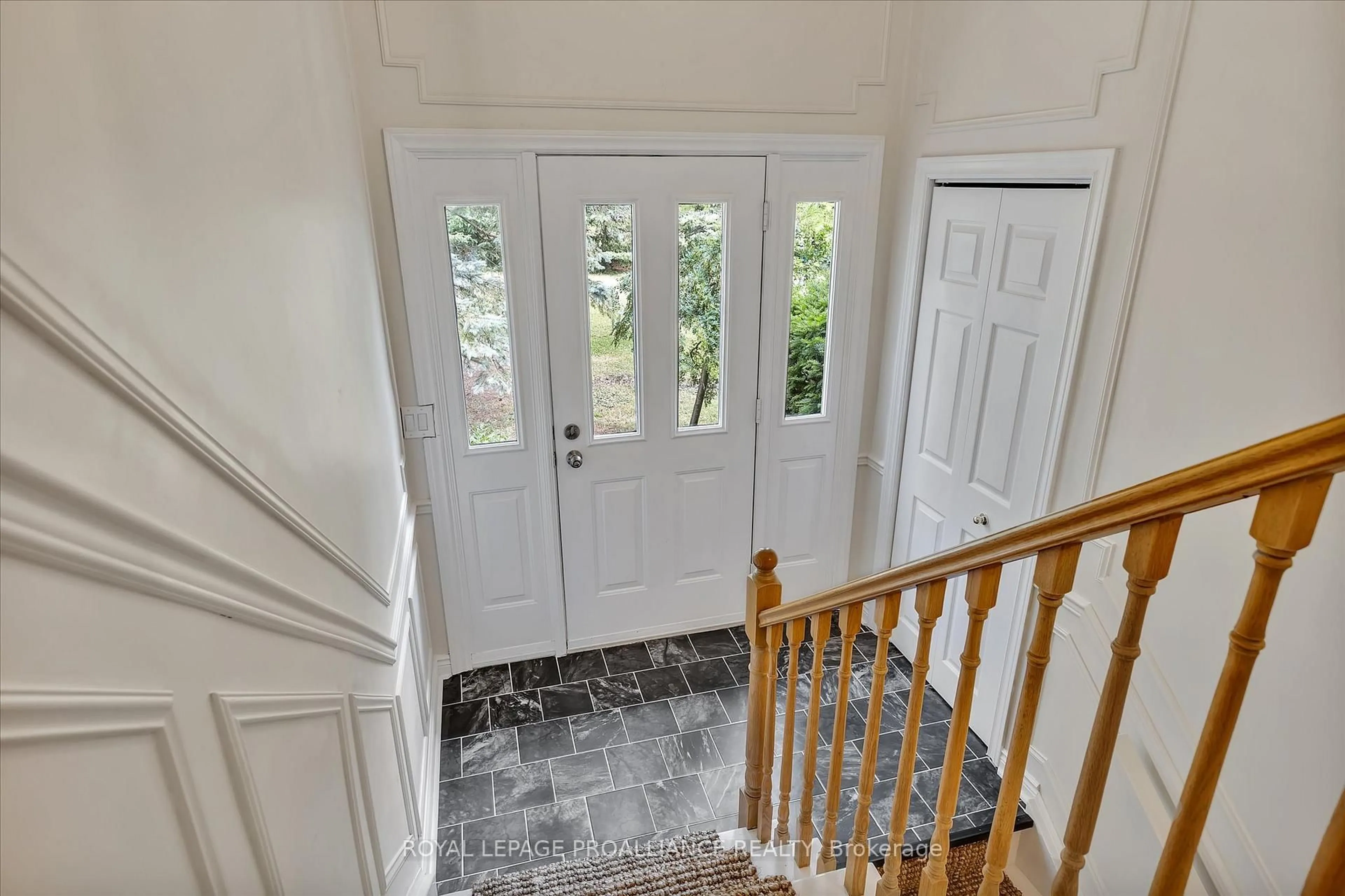 Indoor entryway for 859 County Road 35, Trent Hills Ontario K0L 1L0