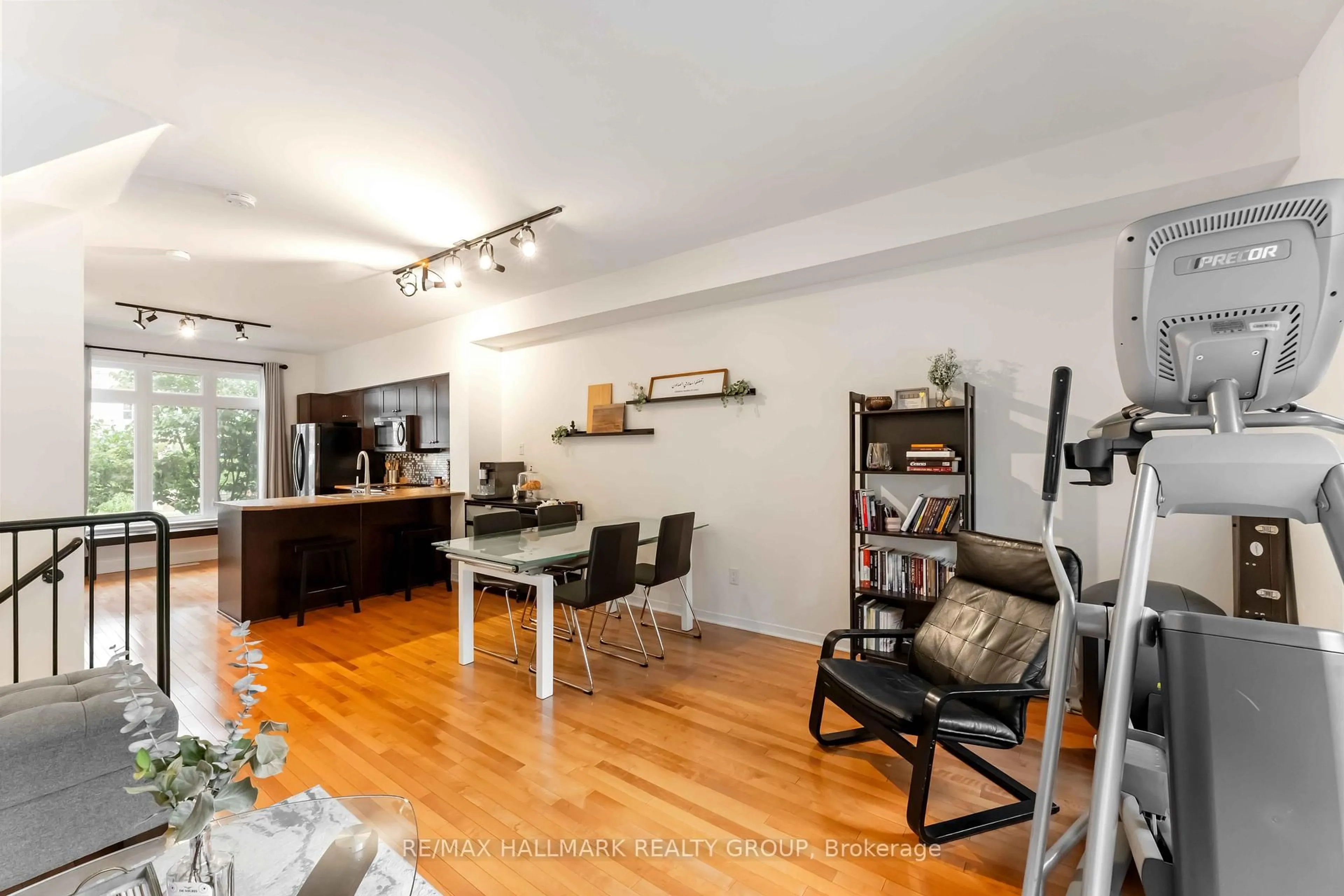 Open concept kitchen, wood/laminate floor for 799 Montreal Rd #32, Ottawa Ontario K1K 0S9
