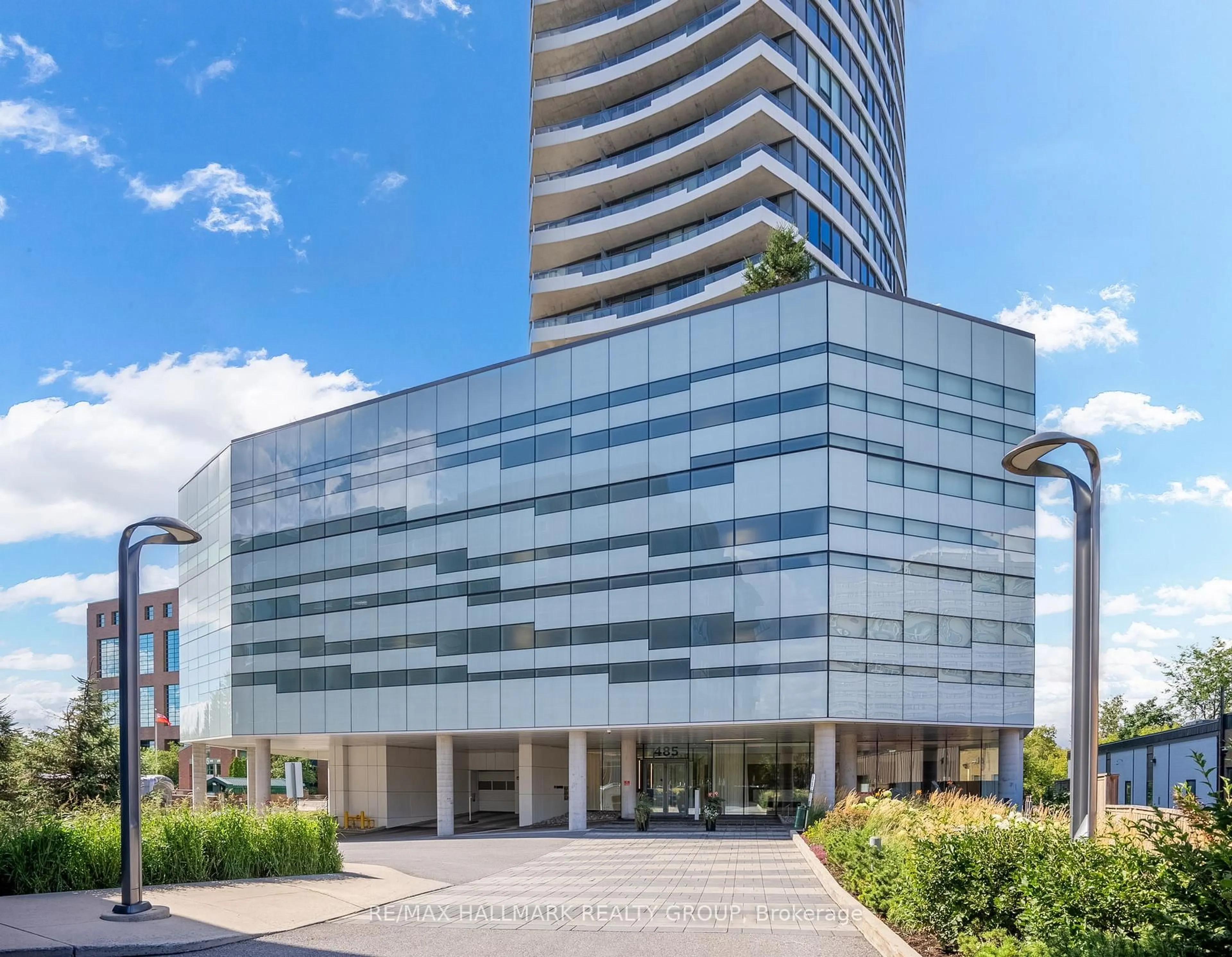 Indoor foyer for 485 Richmond Rd #1906, Ottawa Ontario K2A 3W9