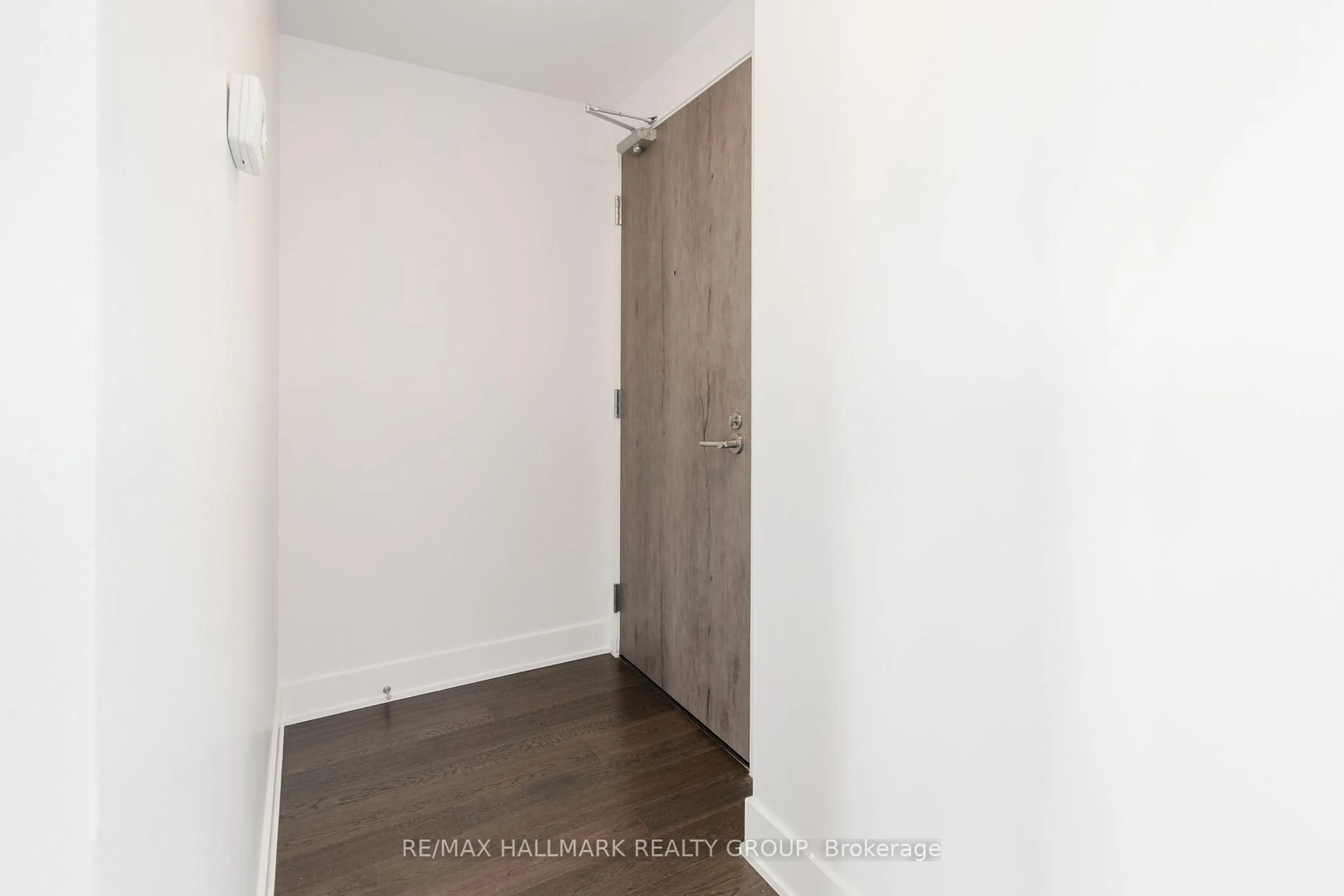 A pic of a room for 485 Richmond Rd #1906, Ottawa Ontario K2A 3W9