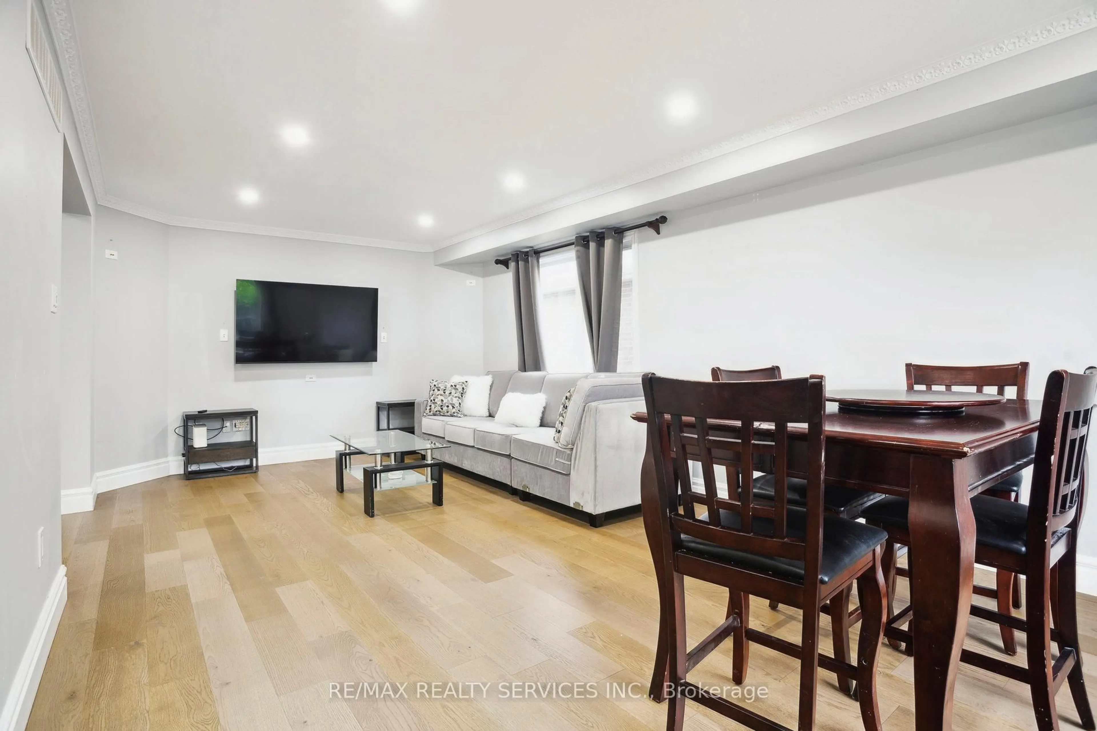 Living room with furniture, wood/laminate floor for 1182 Silverfox Dr, London North Ontario N6G 0C8