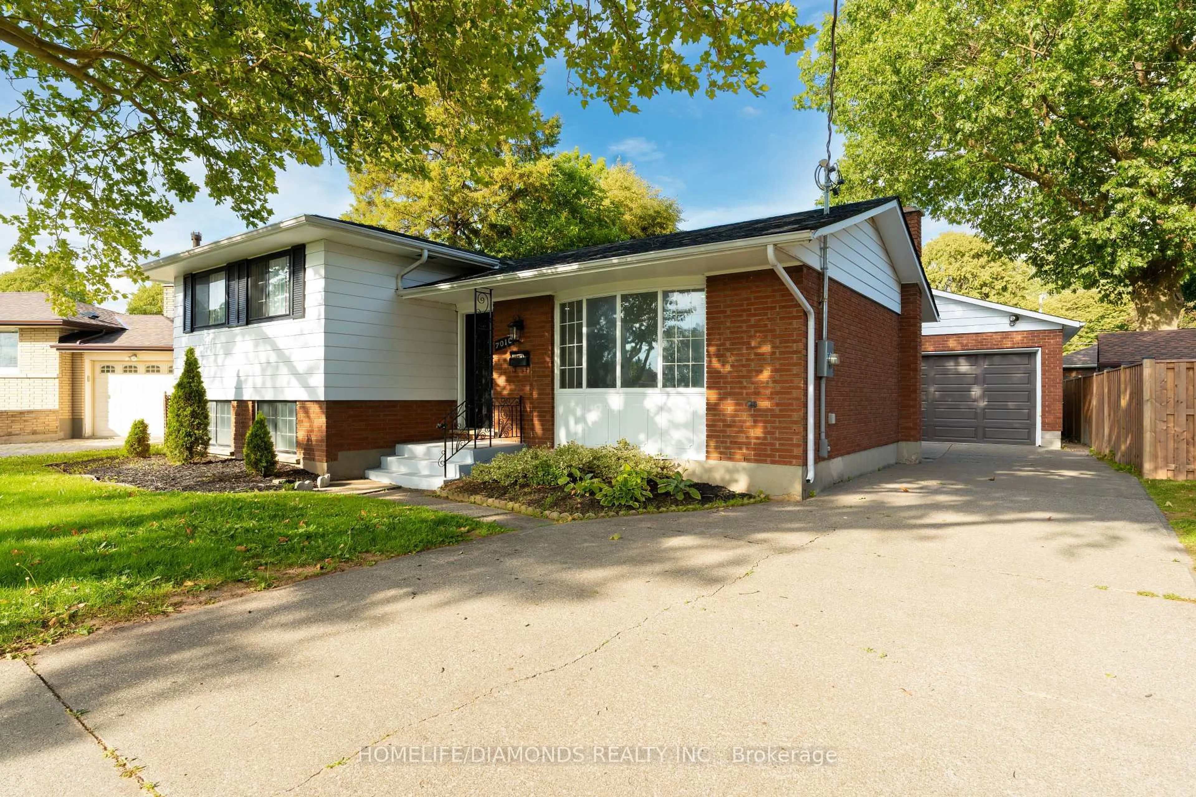 Home with brick exterior material, street for 7010 WHITMAN Ave, Niagara Falls Ontario L2G 5B6