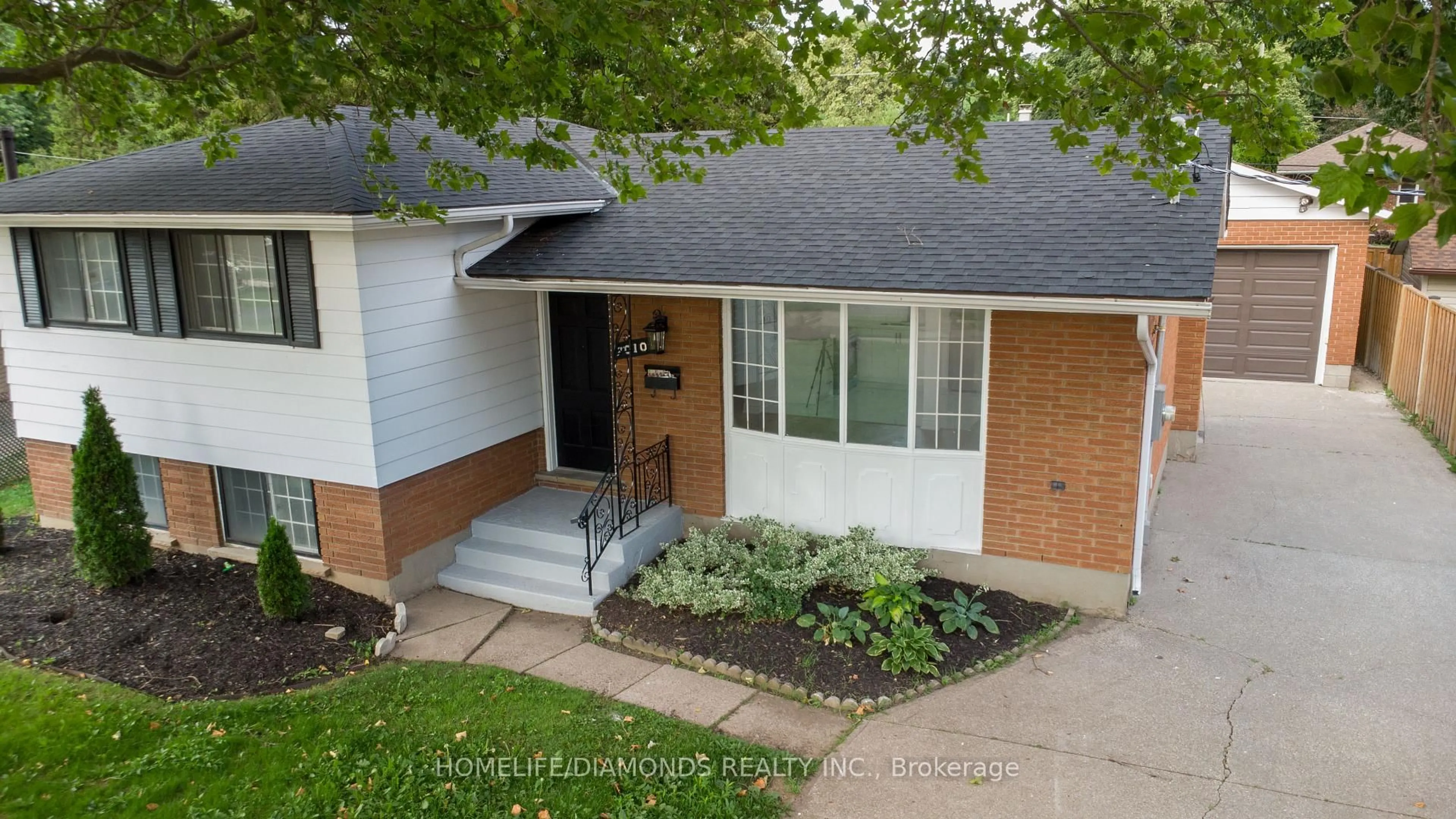 Home with brick exterior material, street for 7010 WHITMAN Ave, Niagara Falls Ontario L2G 5B6