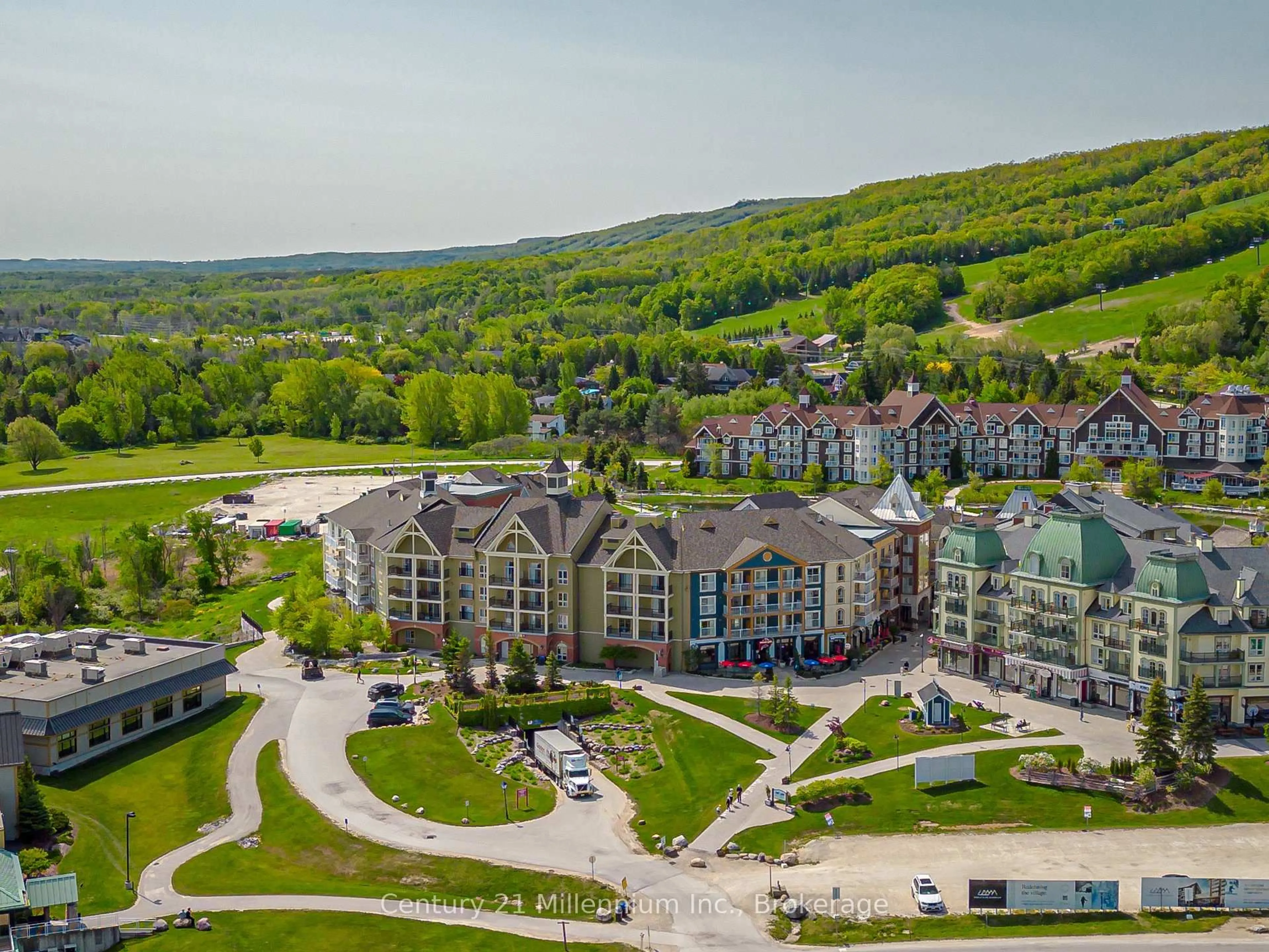 A pic from outside/outdoor area/front of a property/back of a property/a pic from drone, mountain view for 190 Jozo Weider Blvd #443, Blue Mountains Ontario L9Y 0V2