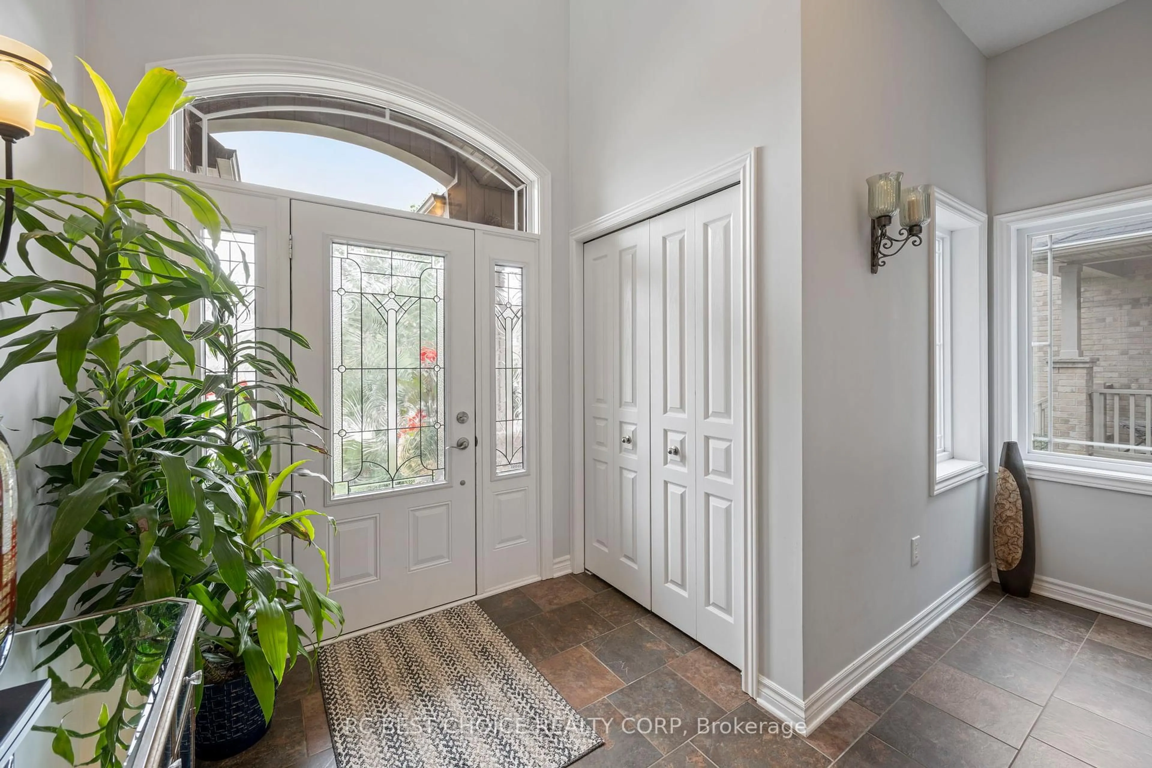 Indoor entryway for 885 Kettleridge St, London North Ontario N6H 0E7