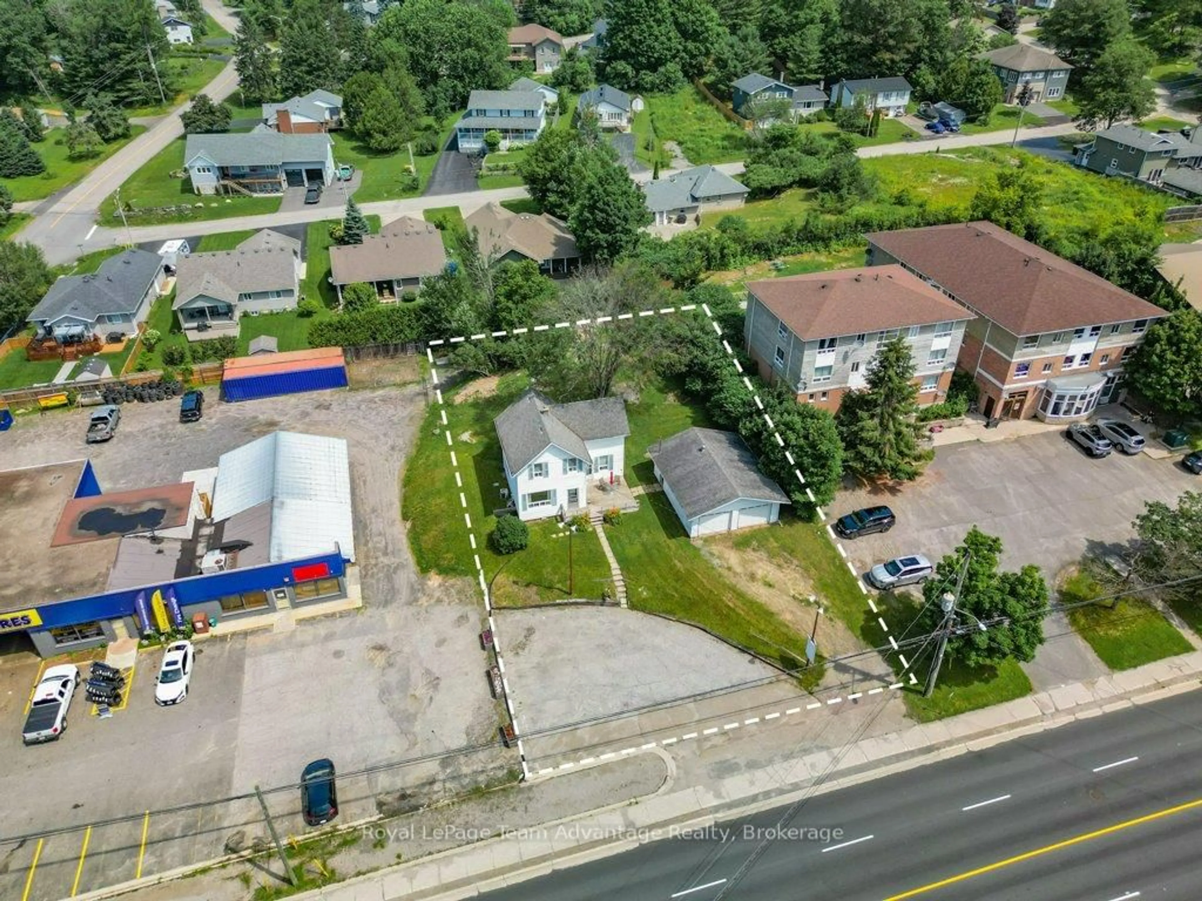 A pic from outside/outdoor area/front of a property/back of a property/a pic from drone, street for 76 Bowes St, Parry Sound Ontario P2A 2L7
