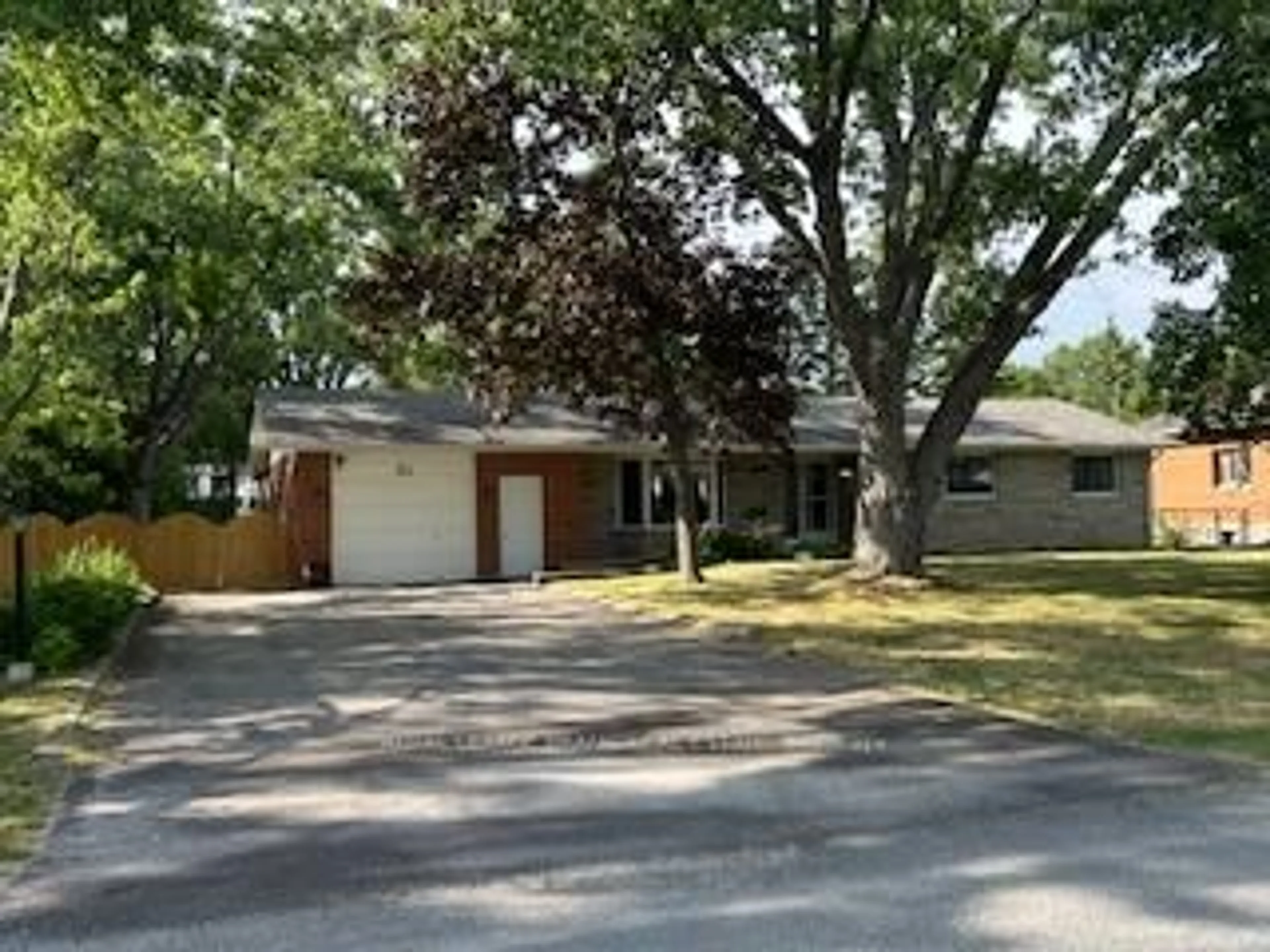 Unknown for 654 Mystic Cres, Selwyn Ontario K0L 1T0