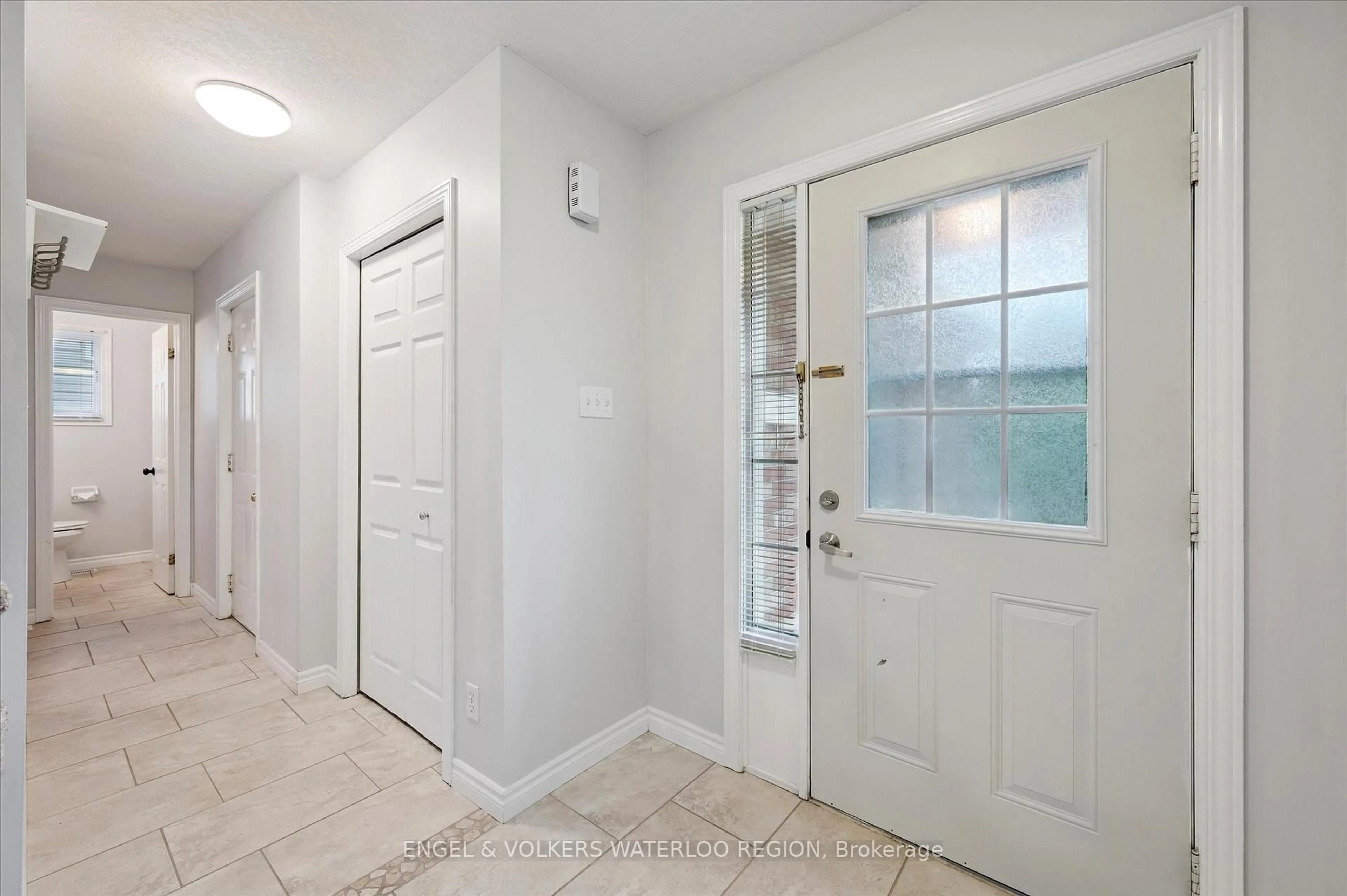 Indoor entryway for 63 Gregg Crt, Kitchener Ontario N2A 4B9