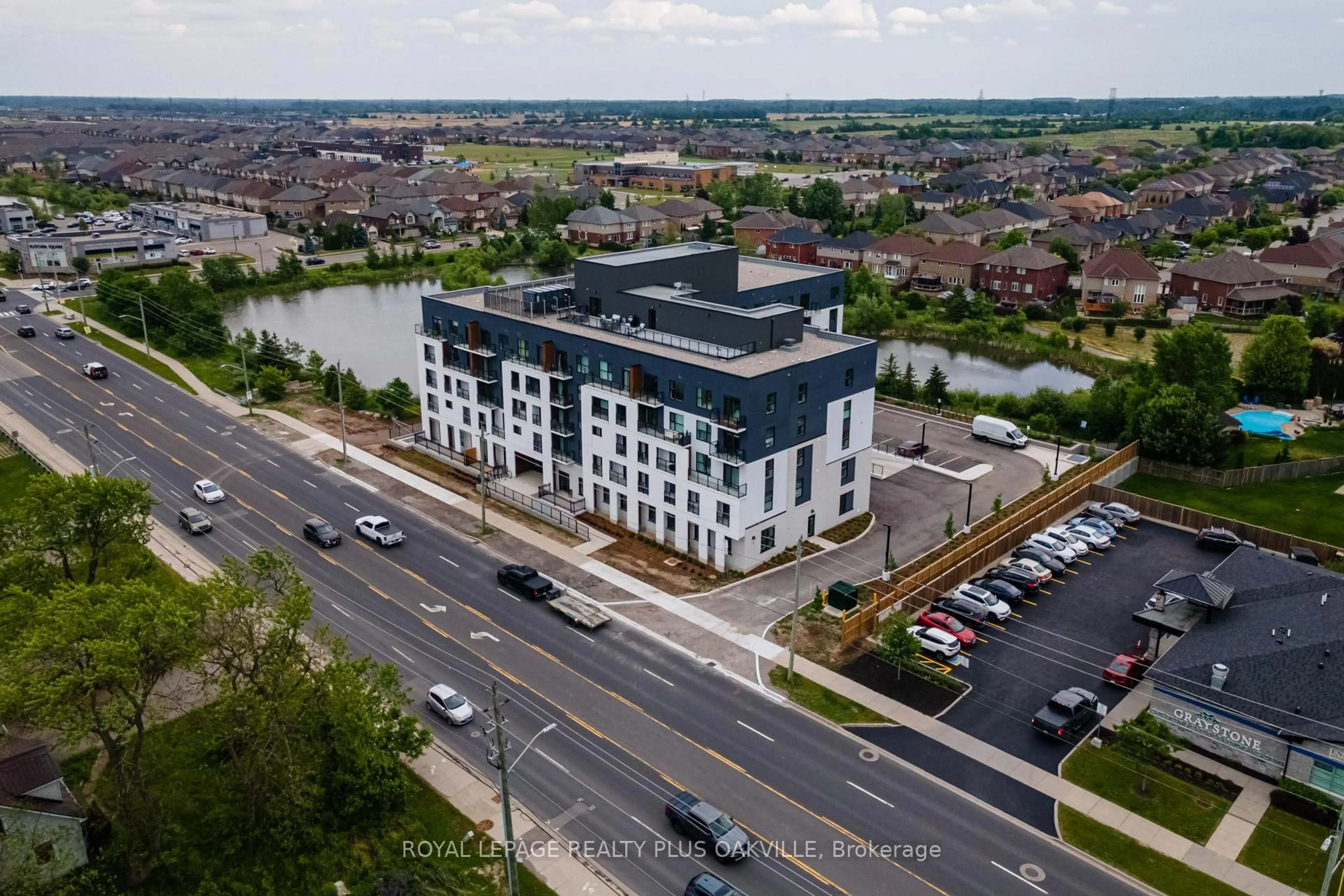 A pic from outside/outdoor area/front of a property/back of a property/a pic from drone, unknown for 1936 Rymal Rd #221, Hamilton Ontario L0R 1P0