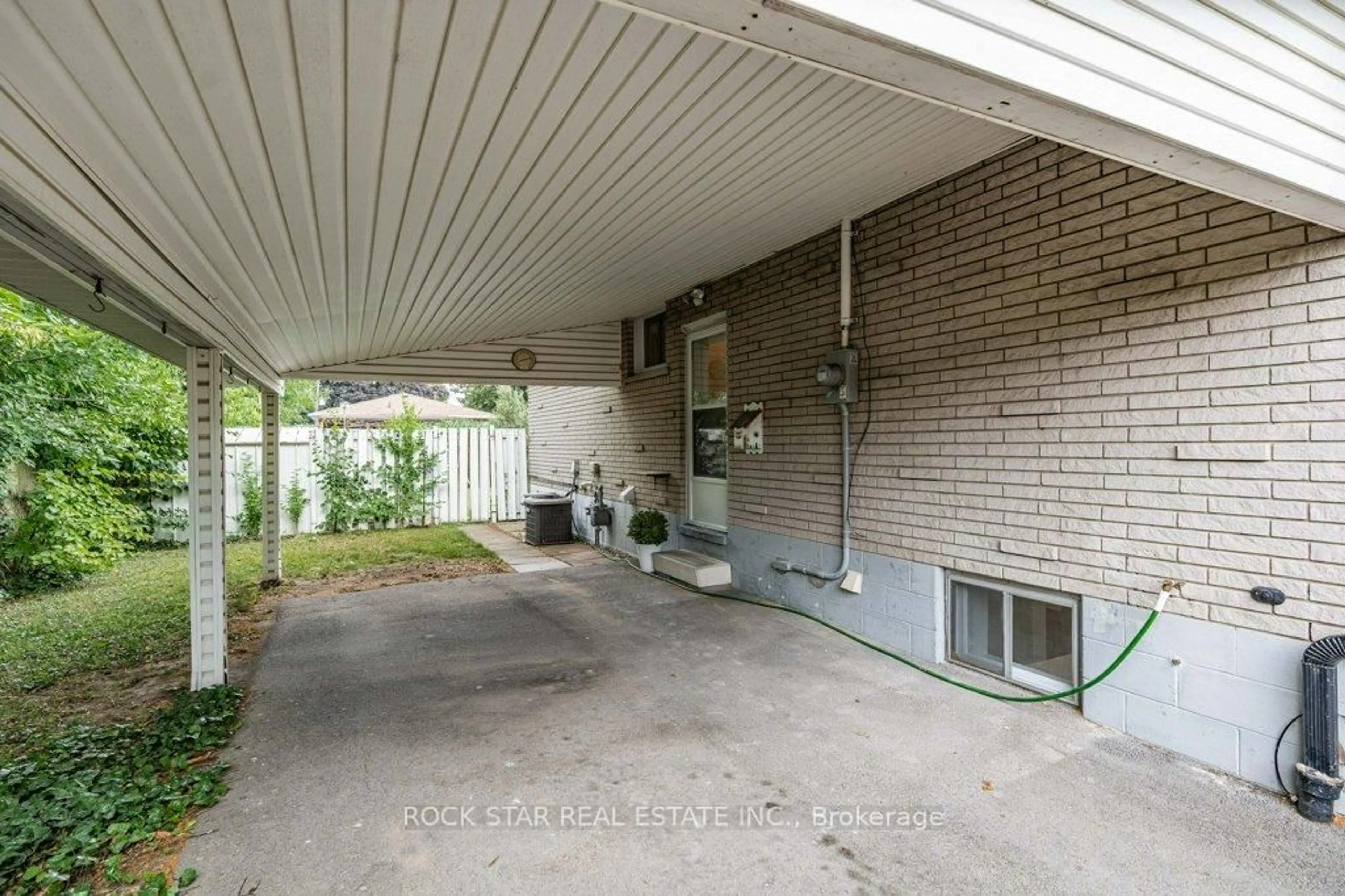 Unknown for 25 Greeningdon Dr, Hamilton Ontario L9A 3A8