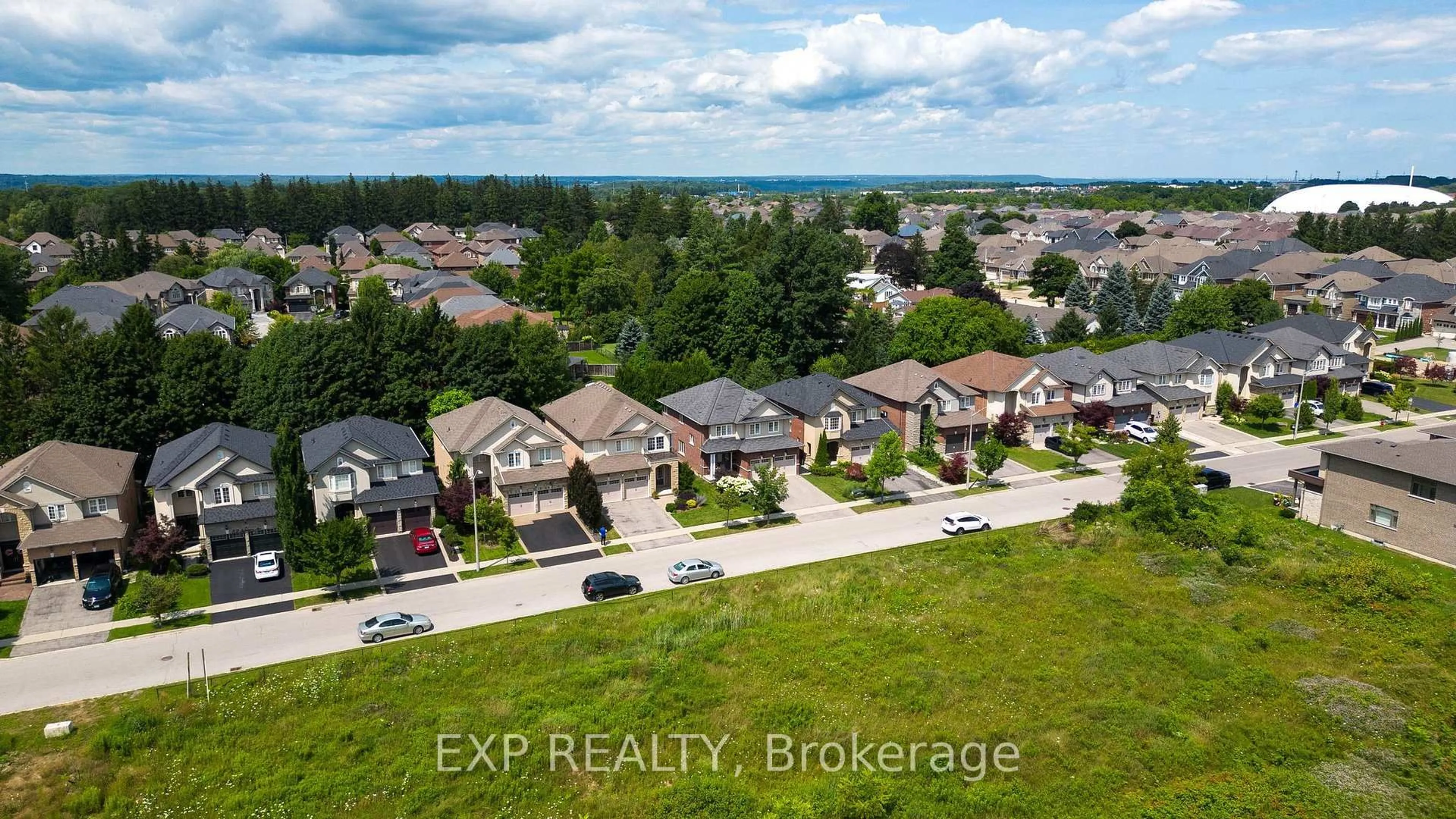 A pic from outside/outdoor area/front of a property/back of a property/a pic from drone, unknown for 36 Secinaro Ave, Hamilton Ontario L9G 0C6