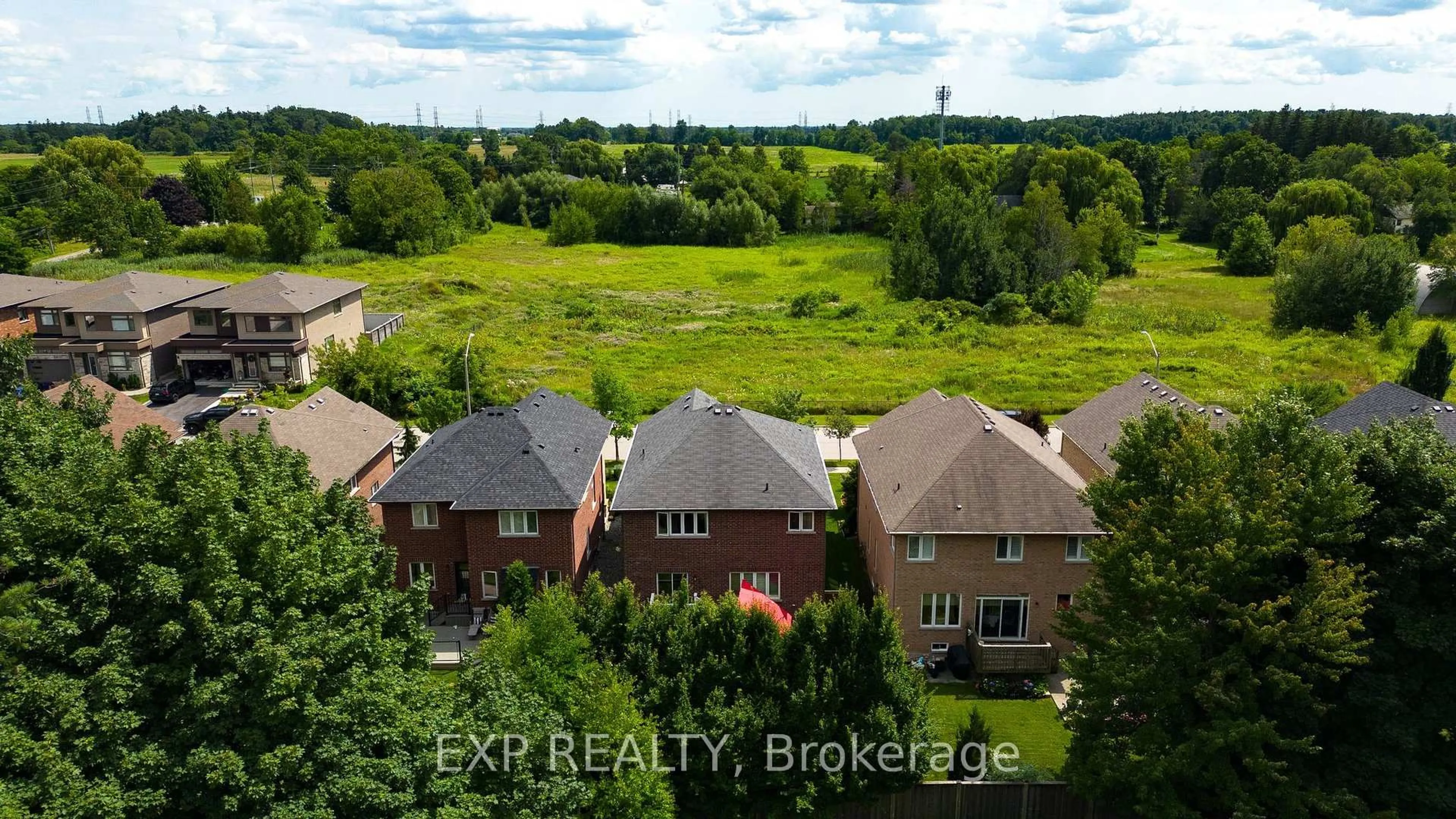 A pic from outside/outdoor area/front of a property/back of a property/a pic from drone, unknown for 36 Secinaro Ave, Hamilton Ontario L9G 0C6