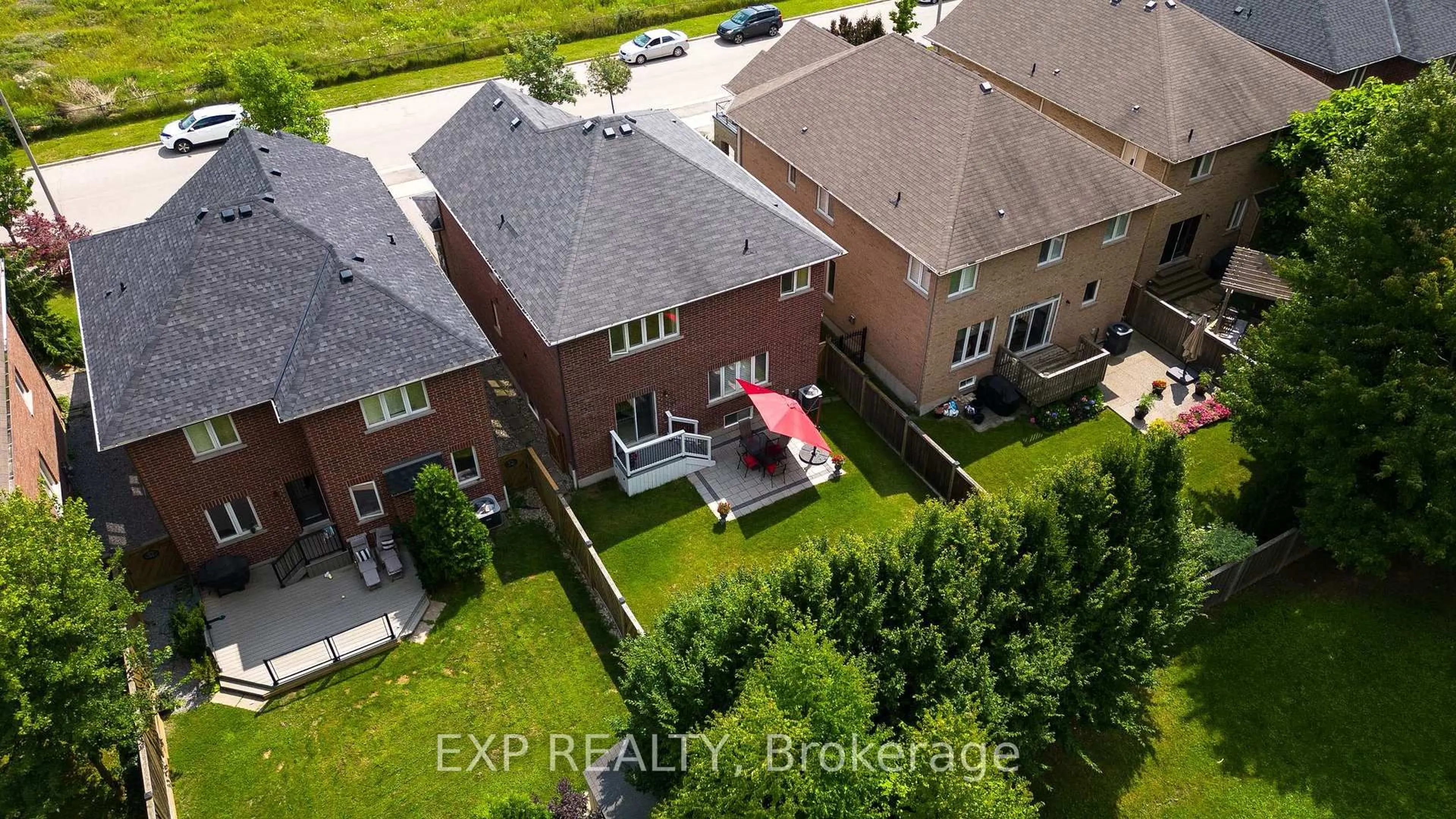A pic from outside/outdoor area/front of a property/back of a property/a pic from drone, city buildings view from balcony for 36 Secinaro Ave, Hamilton Ontario L9G 0C6