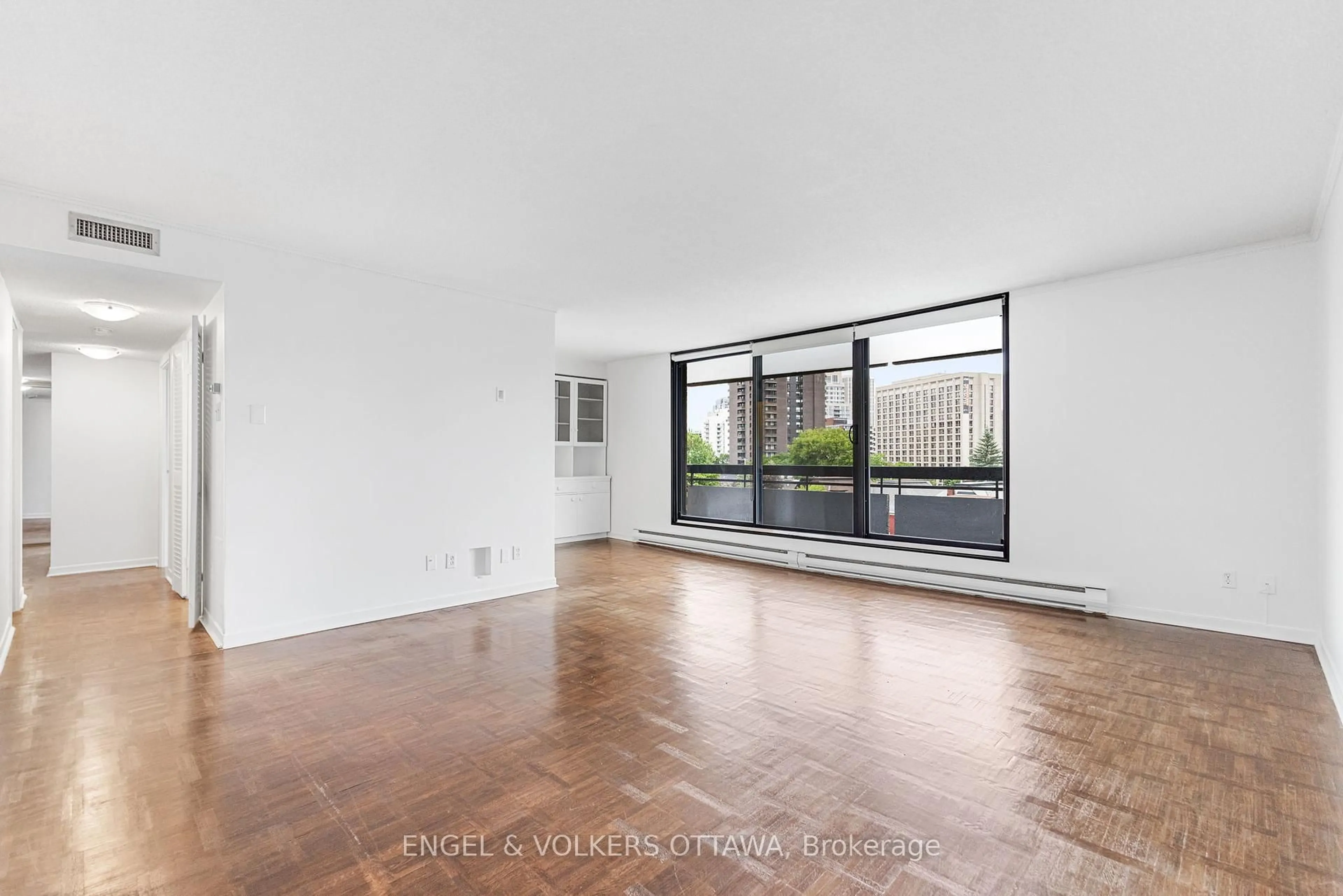 A pic of a room for 20 The Driveway Ave #605, Ottawa Ontario K2P 1C8
