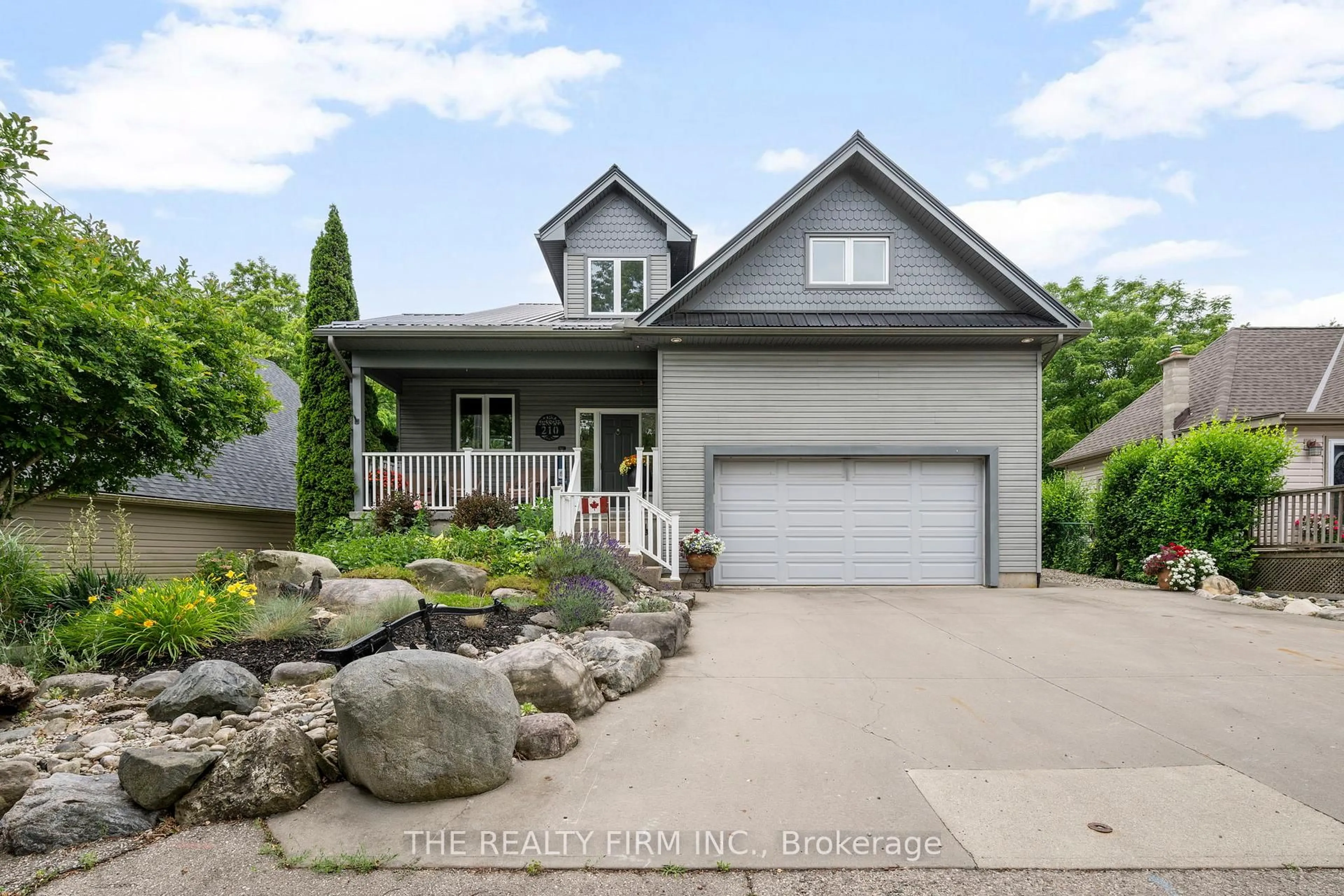 Home with vinyl exterior material, water/lake/river/ocean view for 210 Cornell Dr, Central Elgin Ontario N5L 1A5