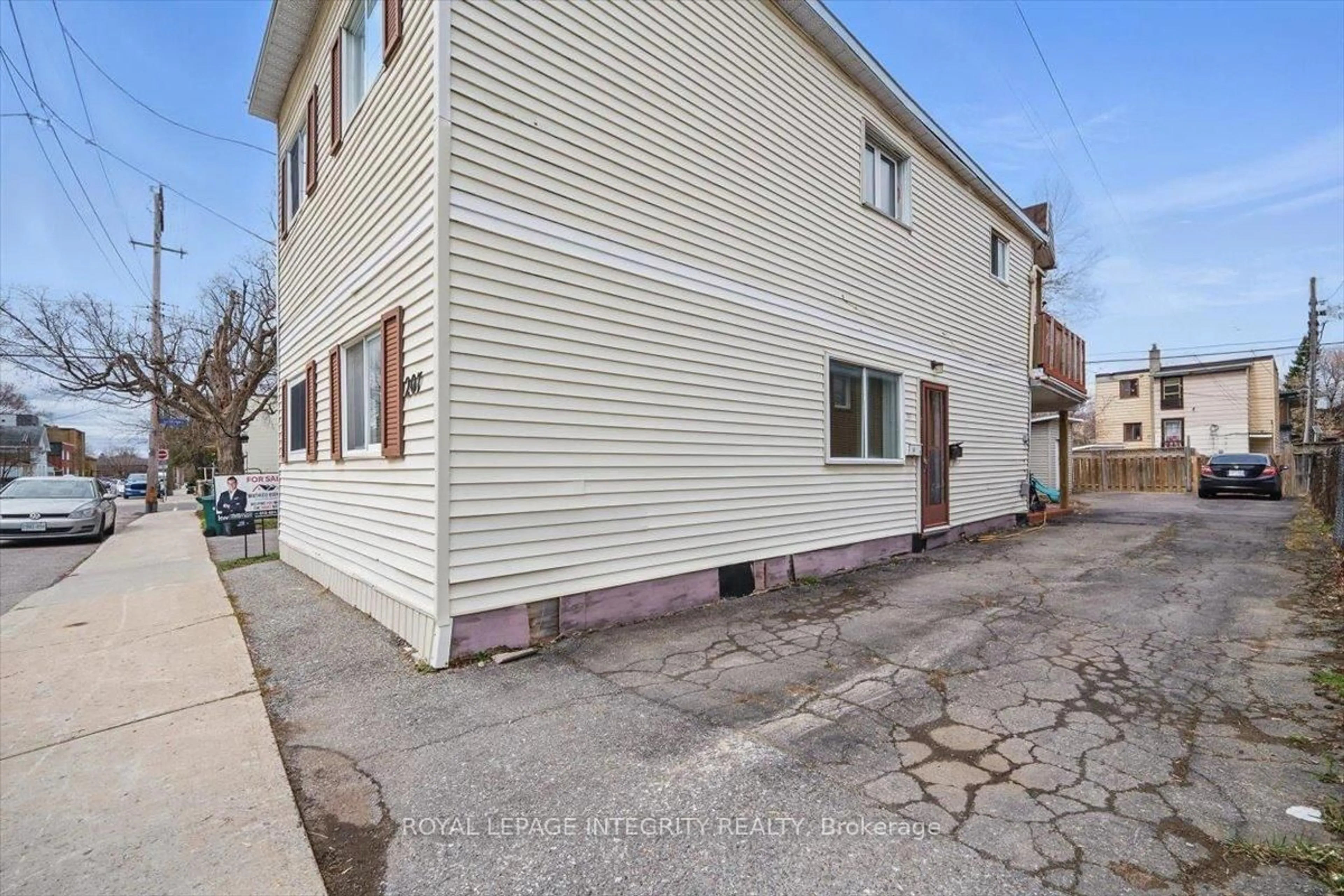 Unknown for 207 Ethel St, Ottawa Ontario K1L 5X1