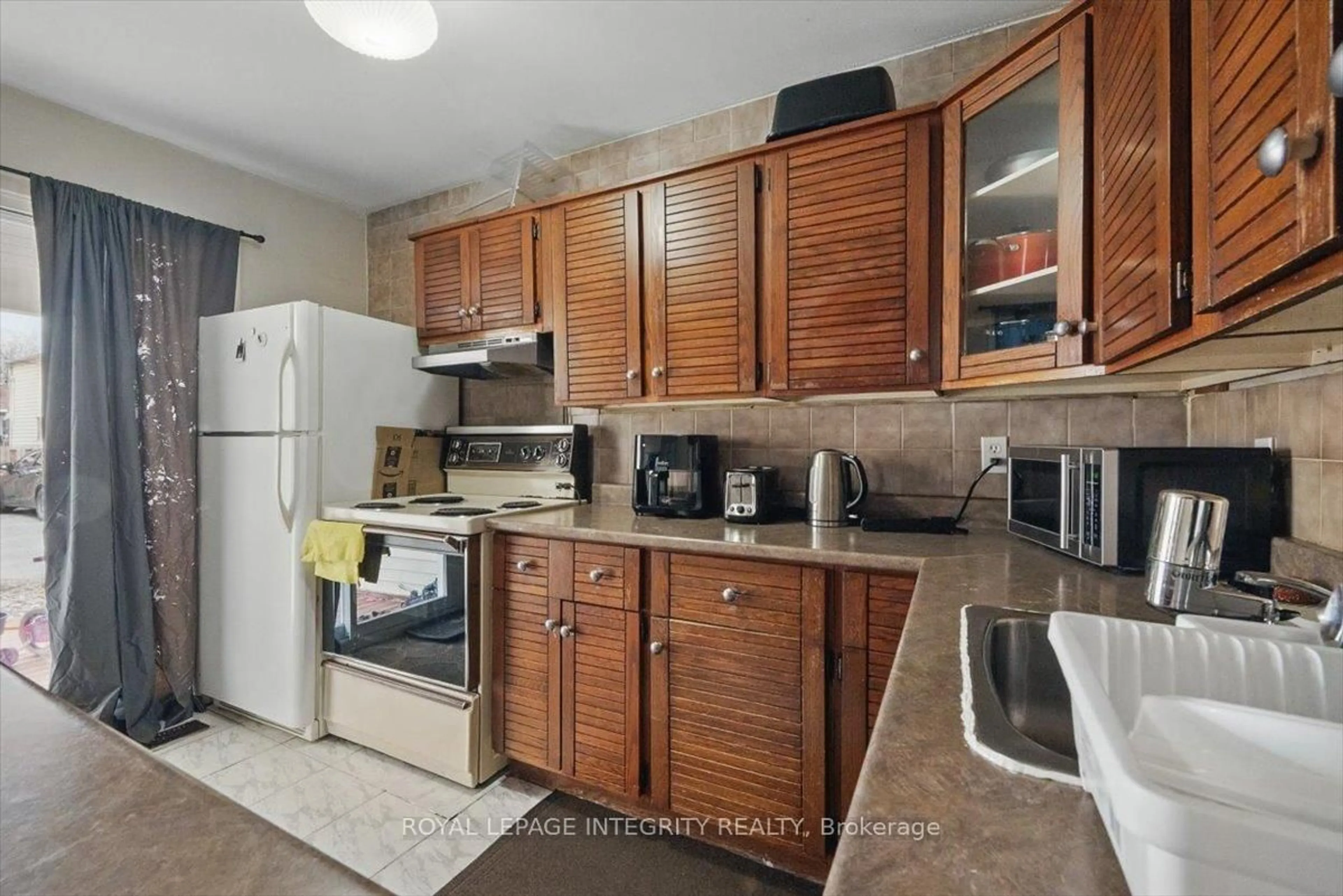 Standard kitchen, unknown for 207 Ethel St, Ottawa Ontario K1L 5X1