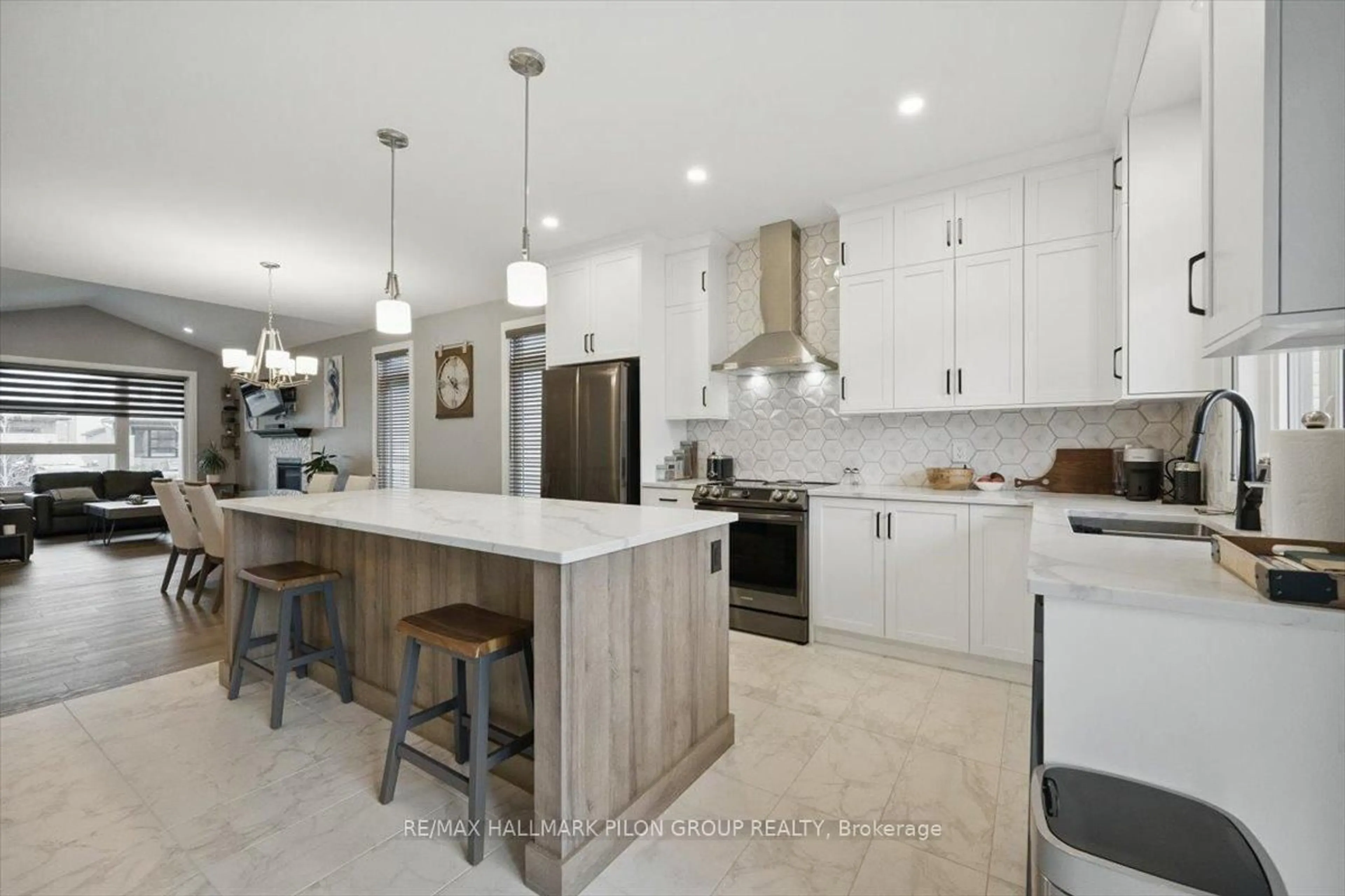 Open concept kitchen, ceramic/tile floor for 1243 Avignon St, Russell Ontario K0A 1W0