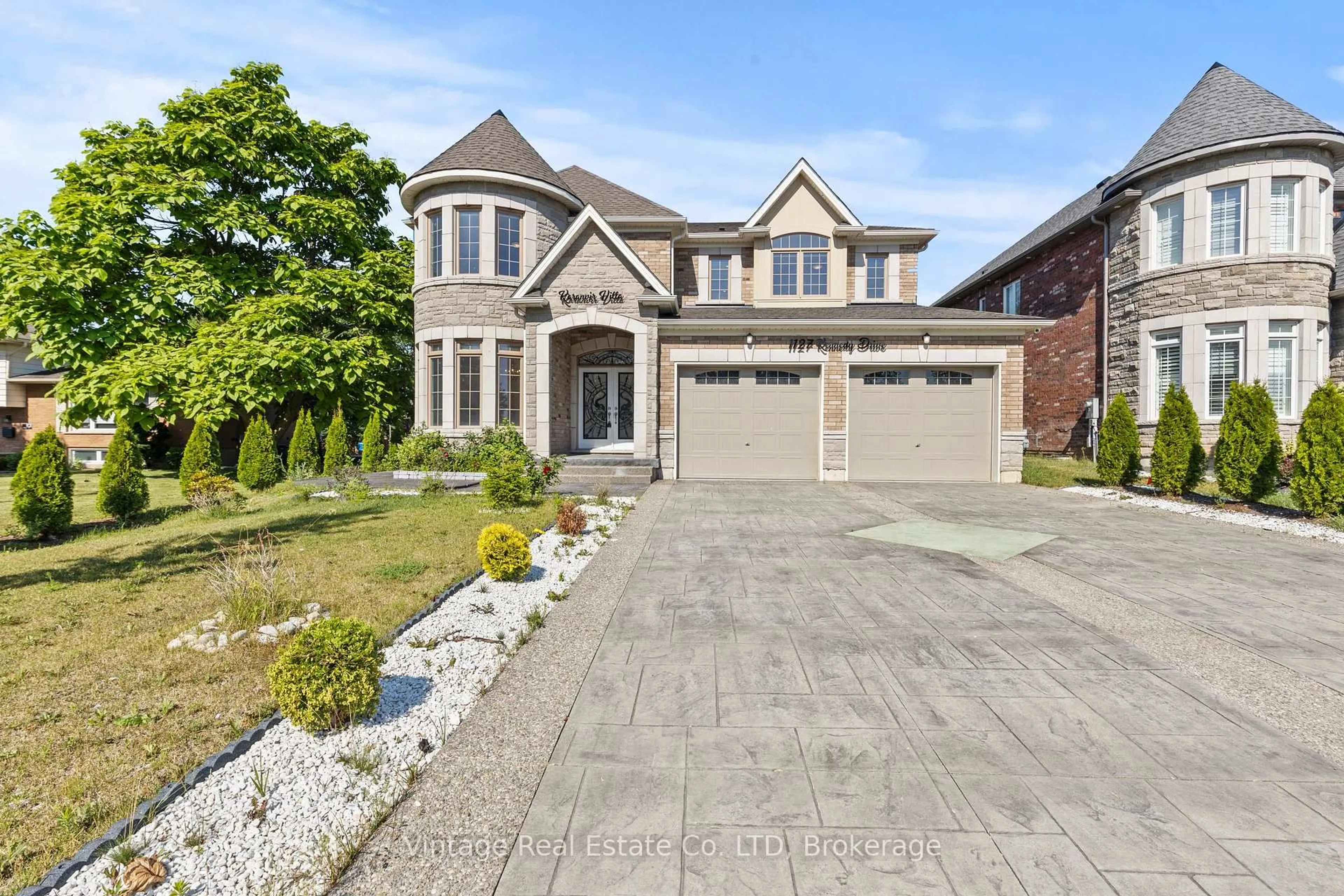 Home with brick exterior material, street for 1127 KENNEDY Dr, Fort Erie Ontario L2A 5P4