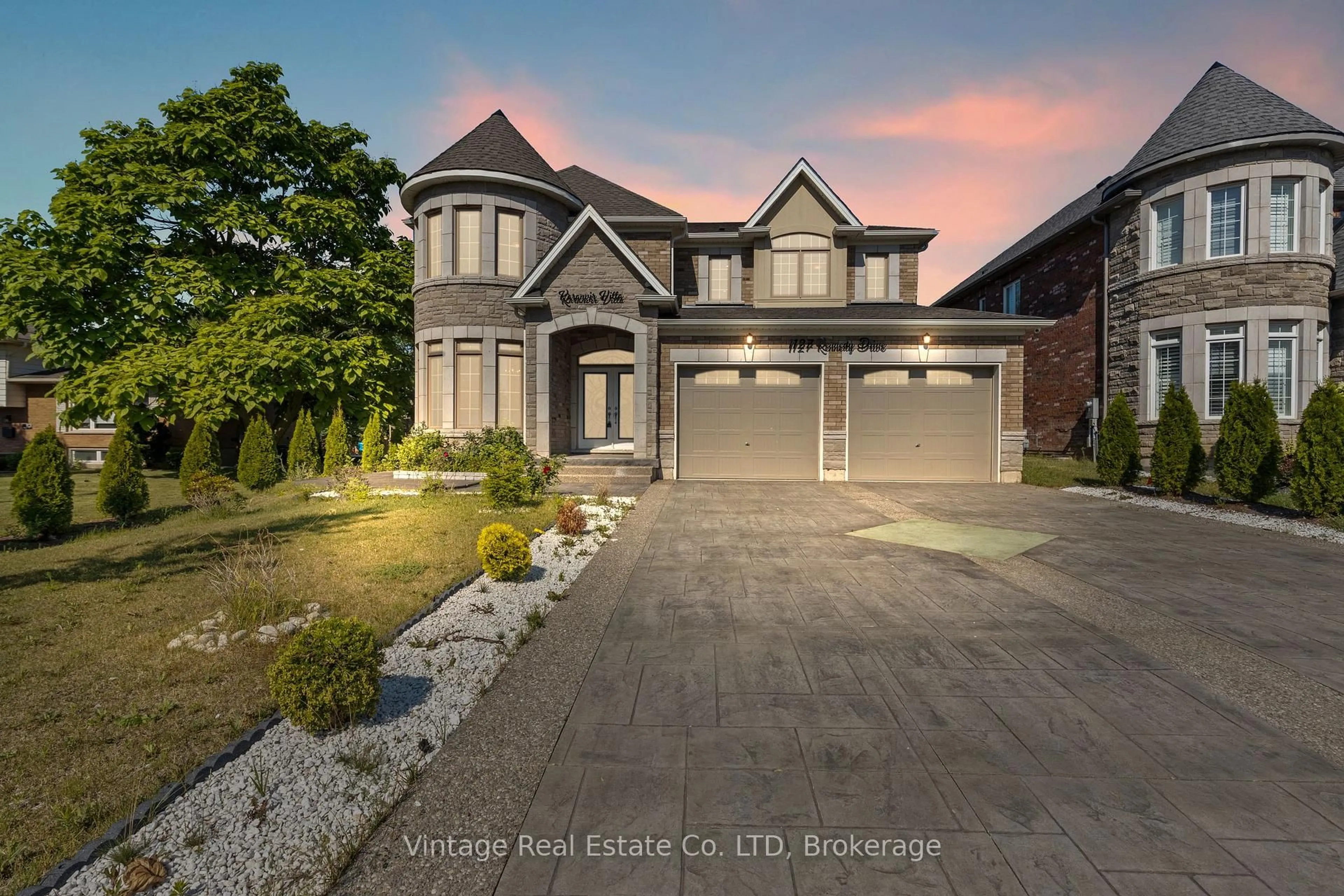 Home with brick exterior material, street for 1127 KENNEDY Dr, Fort Erie Ontario L2A 5P4